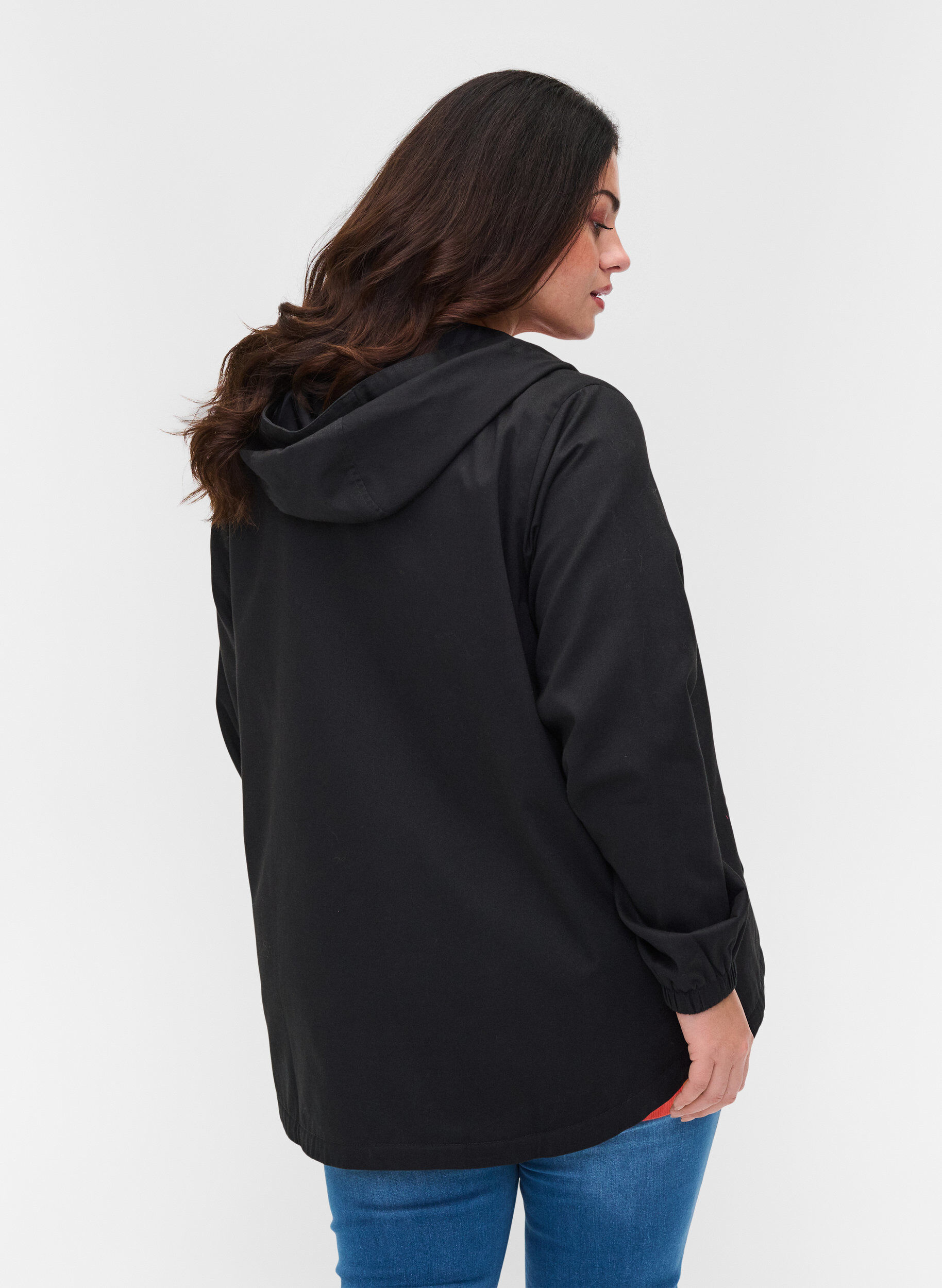 Zizzi Veste Parka courte &agrave; capuche et bas ajustable, Black, Model image number 1