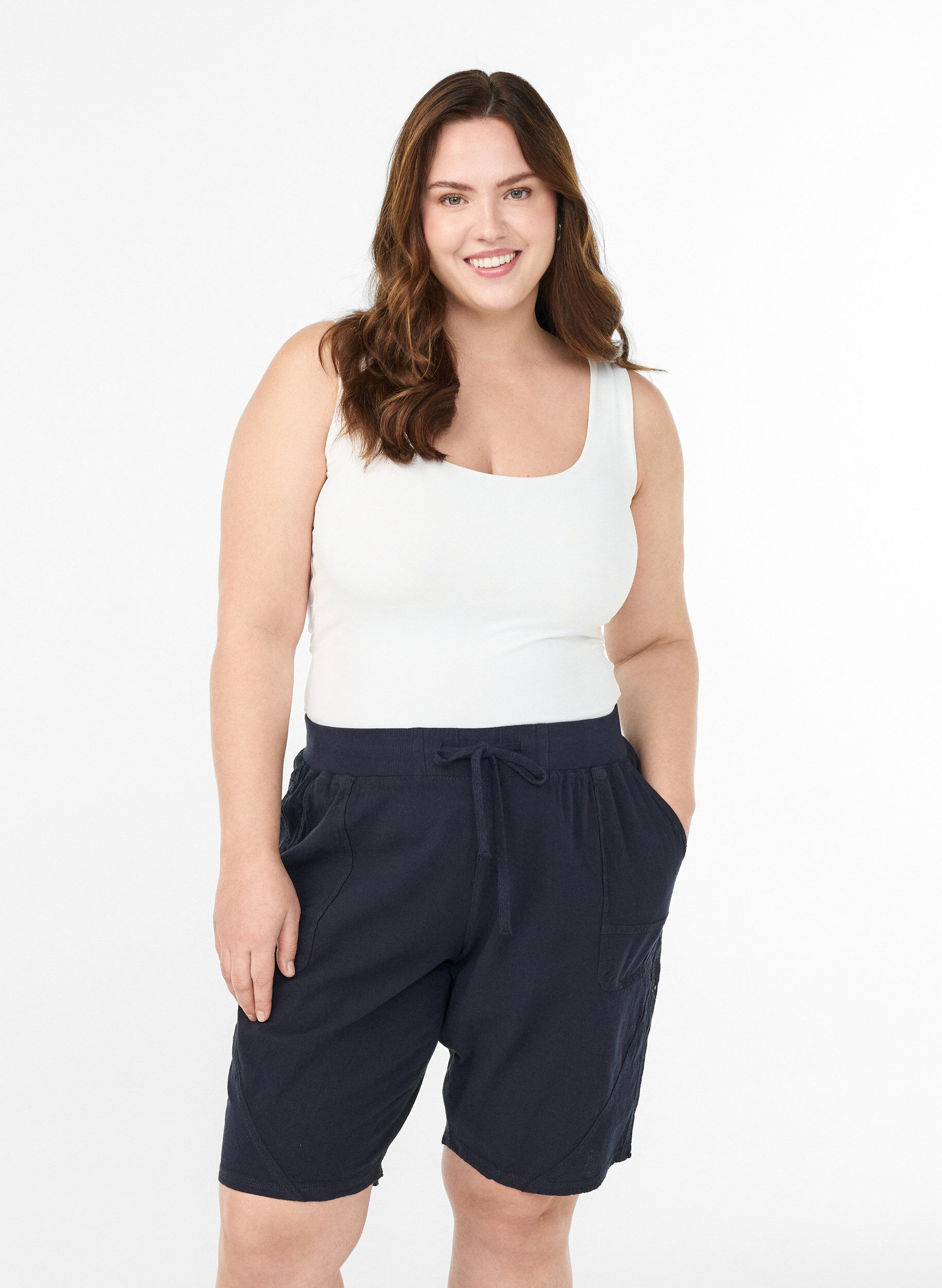 Short en coton ample avec poches, Bleu, Model