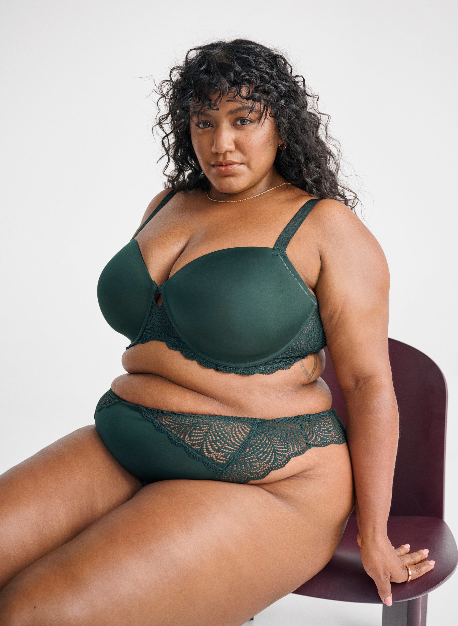 Zizzi Soutien-gorge avec bonnets moul&eacute;s et dentelle, Vert fonc&eacute;, Image image number 0