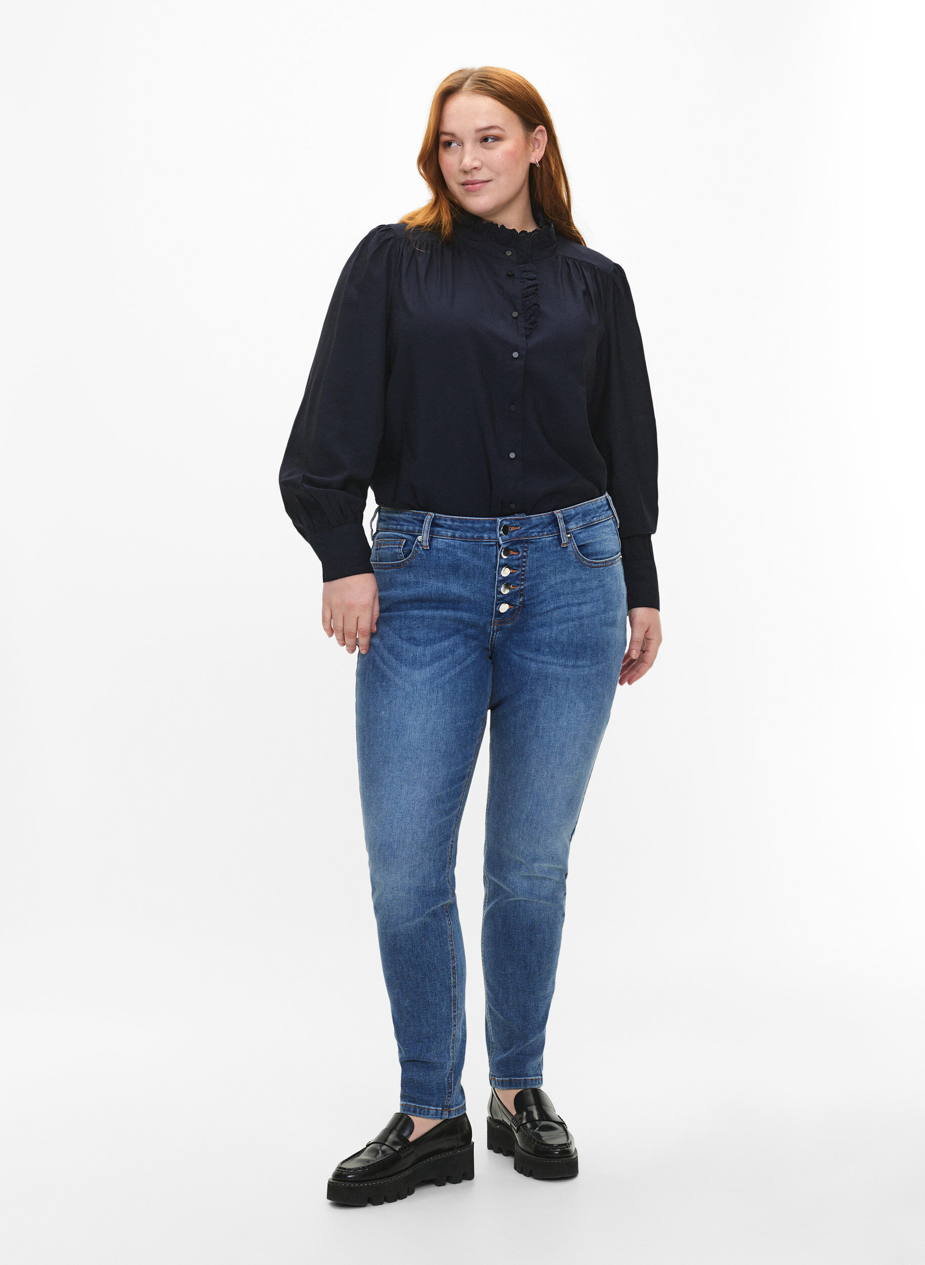 Zizzi Jeans Sanna avec une coupe super slim et une fermeture &agrave; boutons, Blue denim, Model image number 0