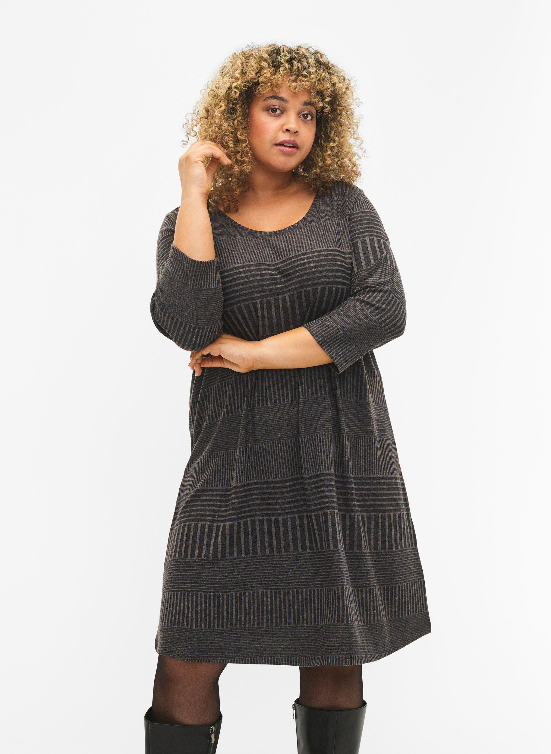 Zizzi Robe avec manches 3/4 et motif ray&eacute;, Dark Grey M&eacute;lange, Model image number 0
