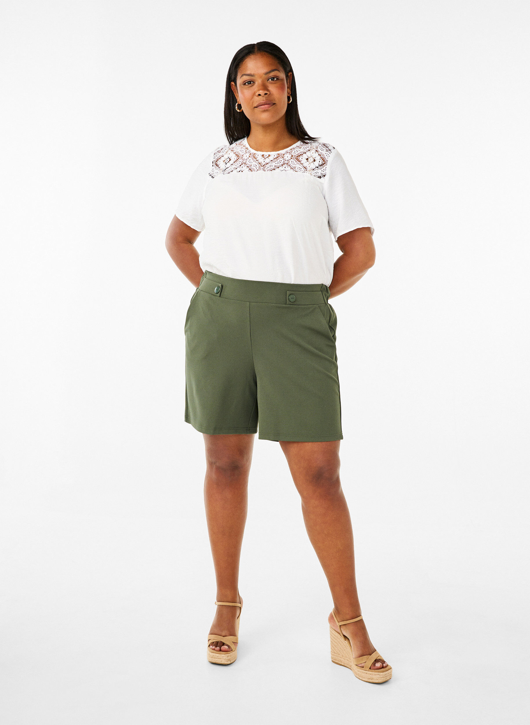 Zizzi Chemisier &agrave; manches courtes en viscose avec d&eacute;tail en dentelle, Bright White, Model image number 3