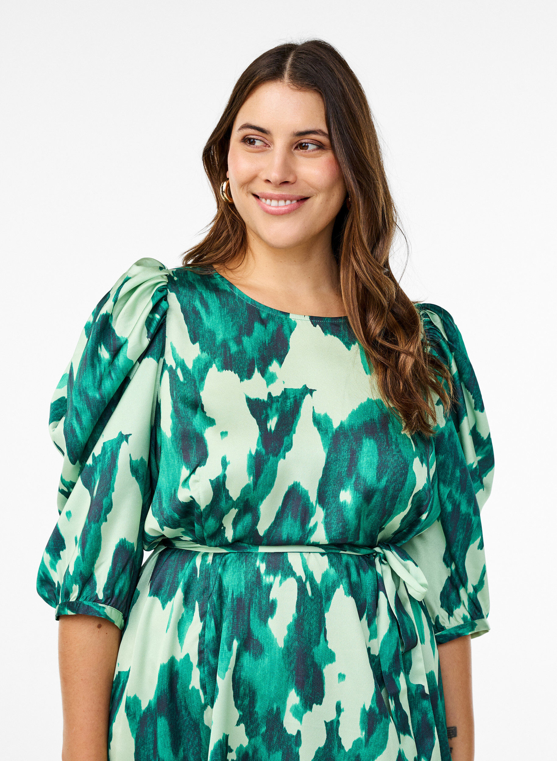 Zizzi Robes de soir&eacute;e &agrave; manches courtes avec ceinture &agrave; n&oelig;ud, Vert, Model image number 2