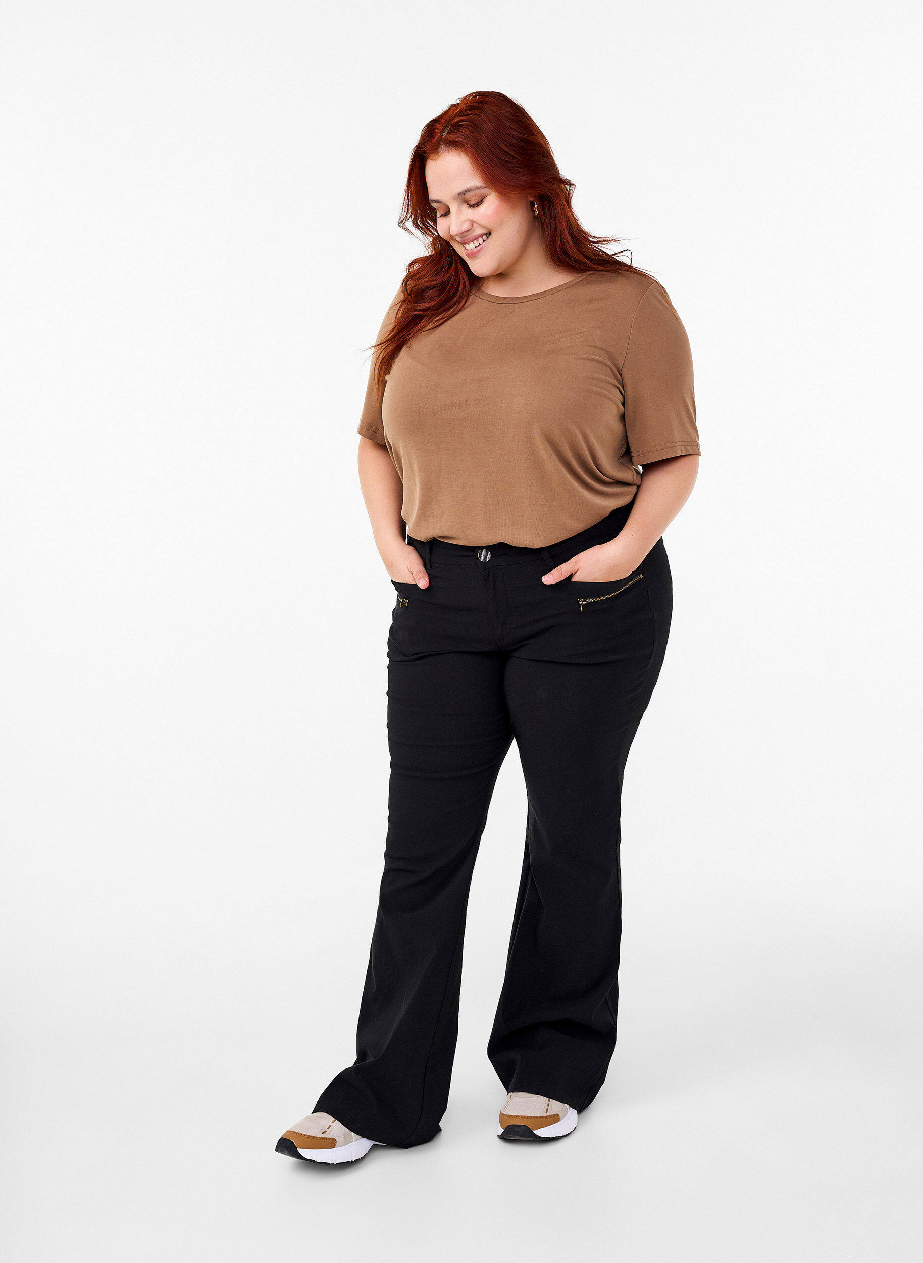 Zizzi T-shirt en TENCEL&trade; Modal &agrave; col rond, Marron, Model image number 1