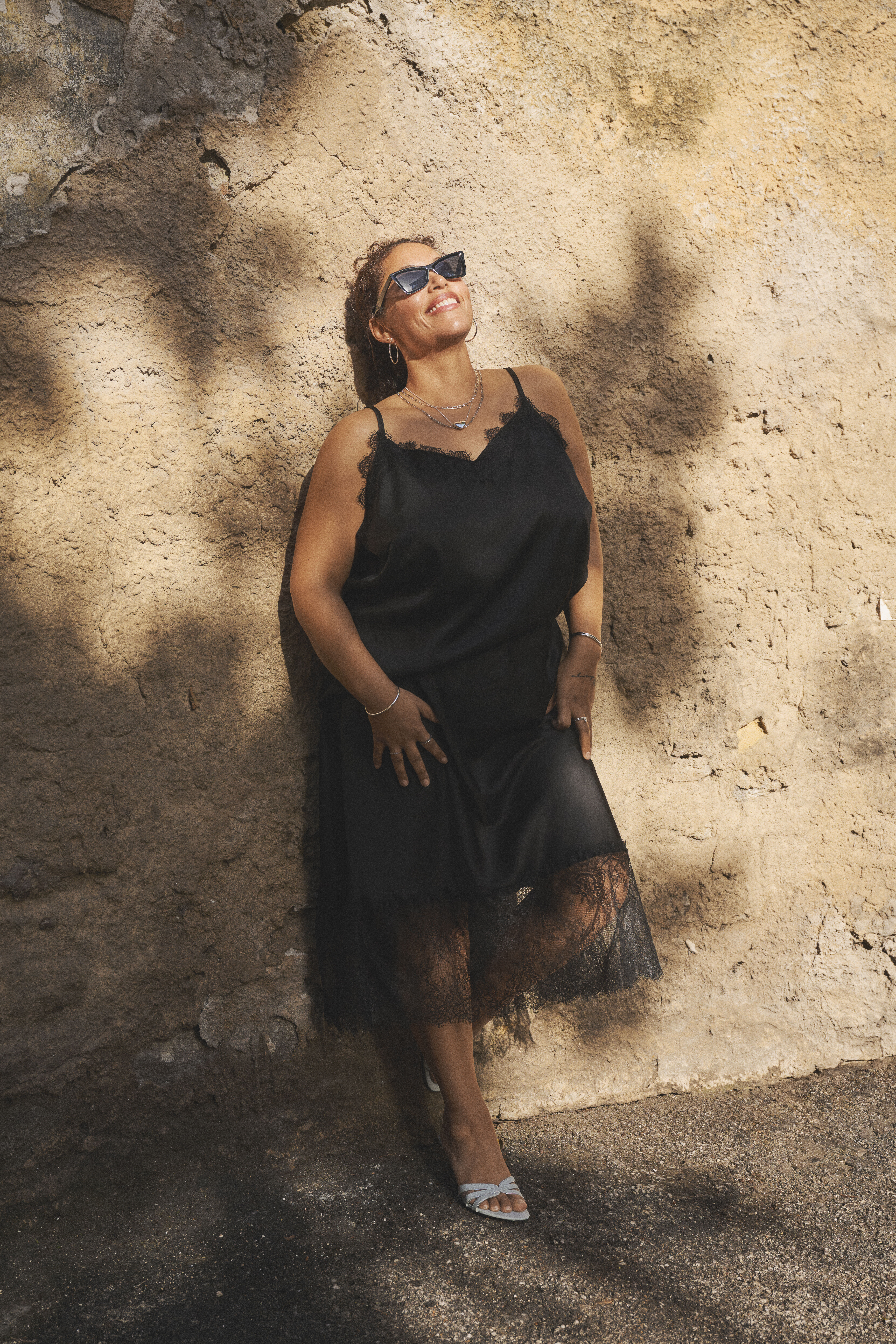 Aspect satin&eacute; avec bordures en dentelle, , Model