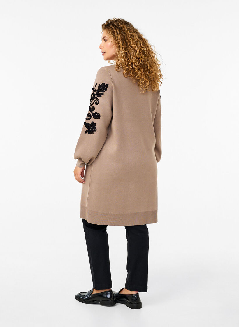 Robe en maille avec détails brodés, Desert Taupe Comb, Model image number 1