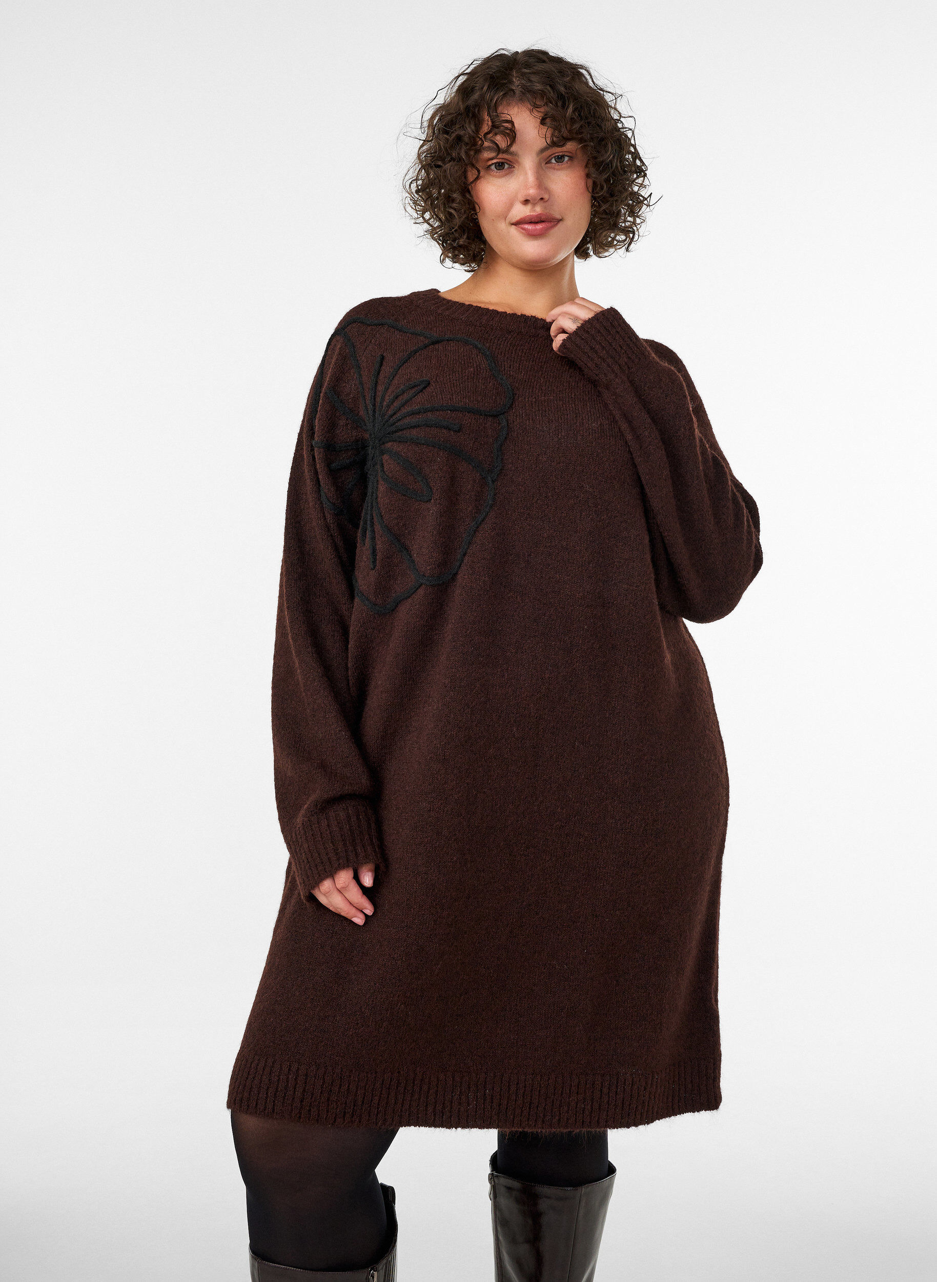 ZizziRobe pull avec grande fleur appliqu&eacute;e, Marron, Model image number 0