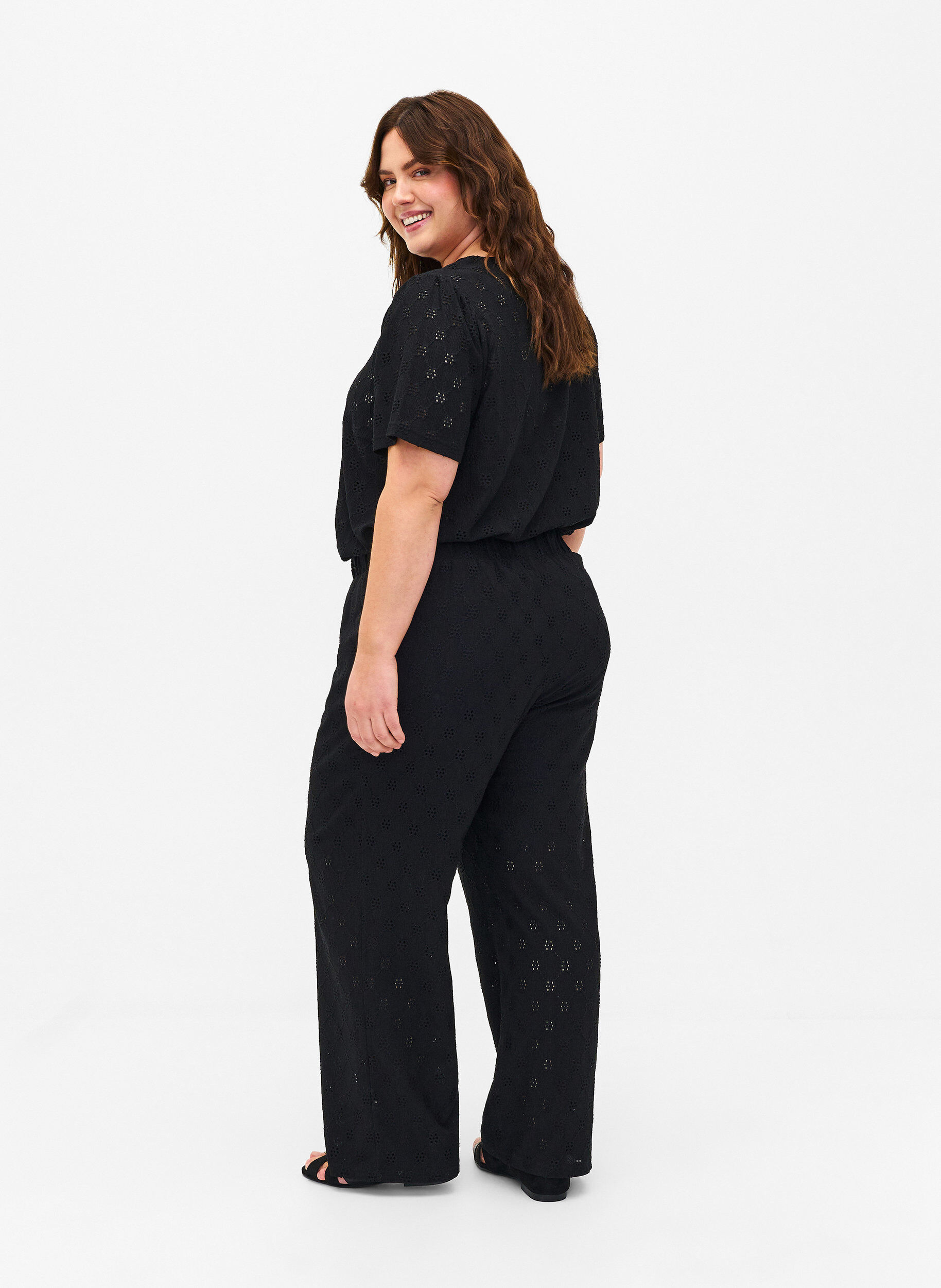 Zizzi Pantalon ample avec motif &agrave; trou, Black, Model image number 1