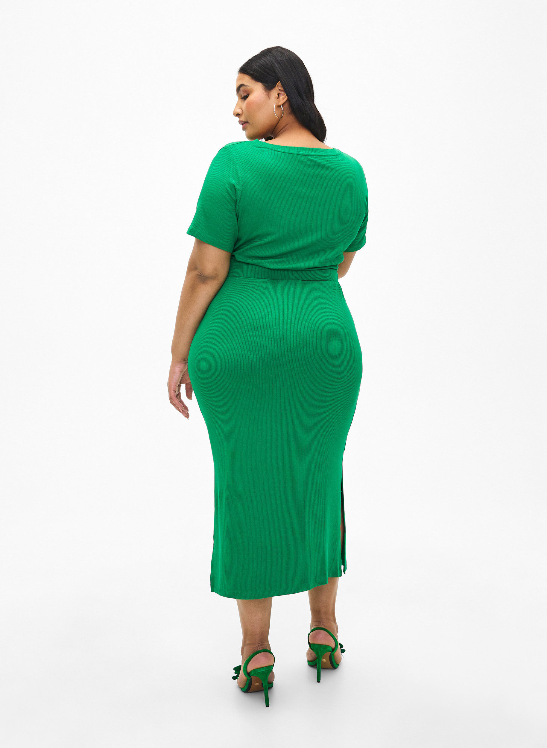 Zizzi Jupe midi ajust&eacute;e en viscose, Vert, Model image number 1