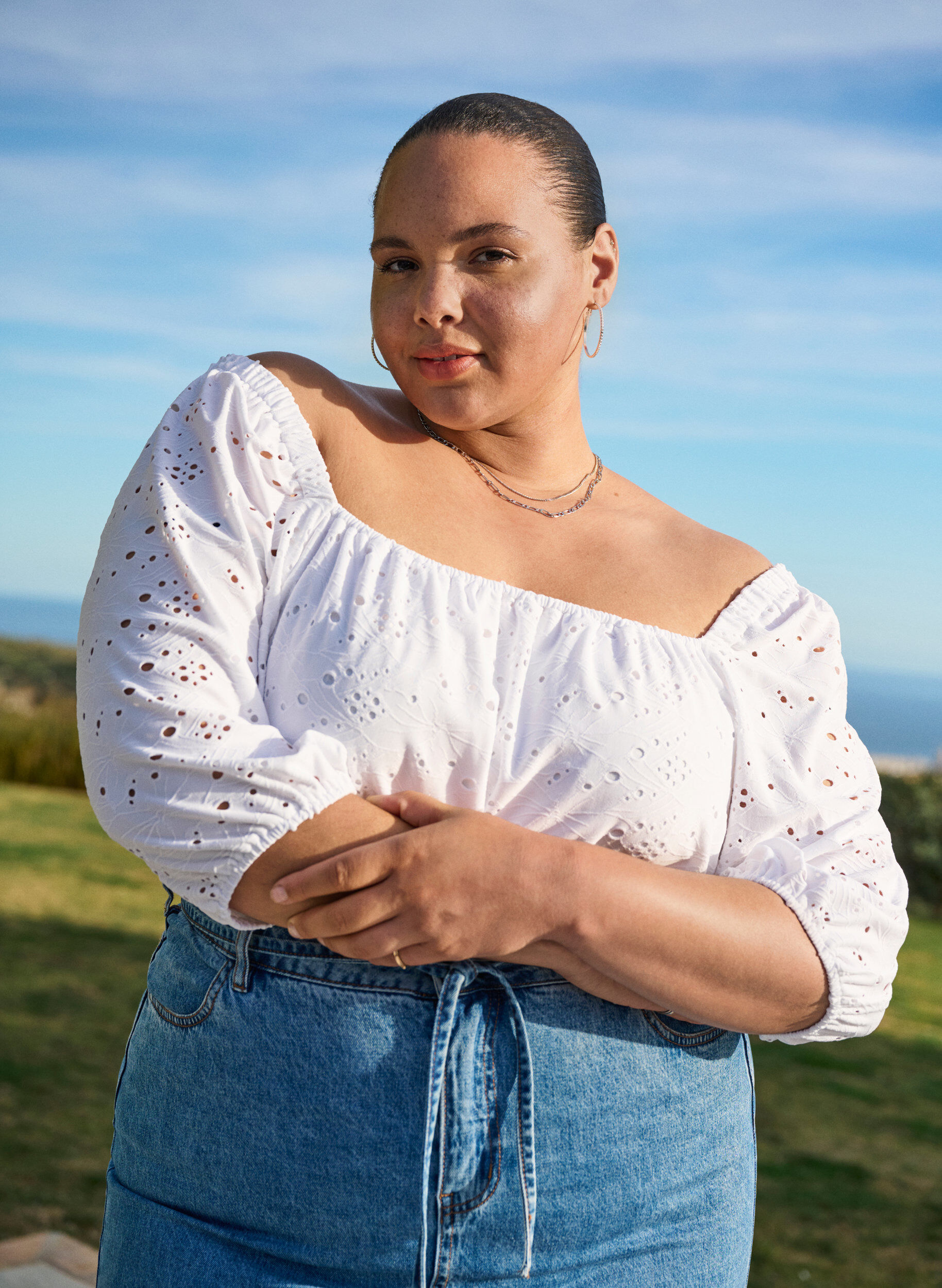 Zizzi Blouse &agrave; manches courtes bouffantes et motif ajour&eacute;, Blanc, Image image number 0