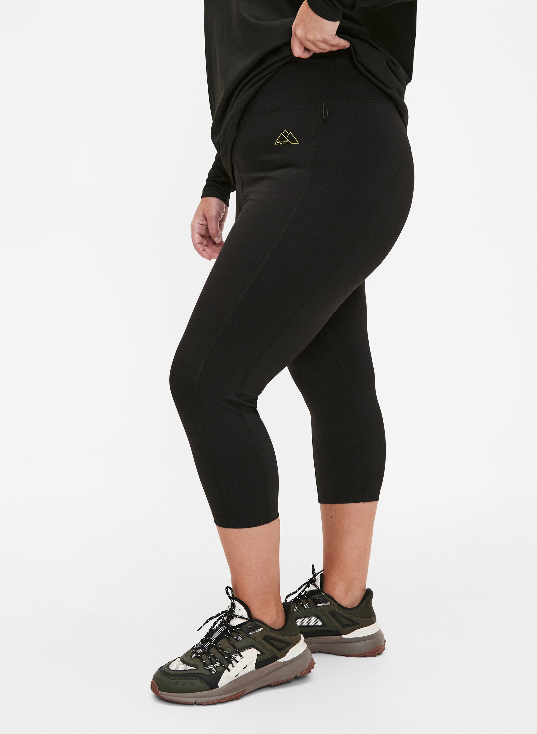 Zizzi Leggings de sport longueur 3/4 avec poches, Black, Model image number 0