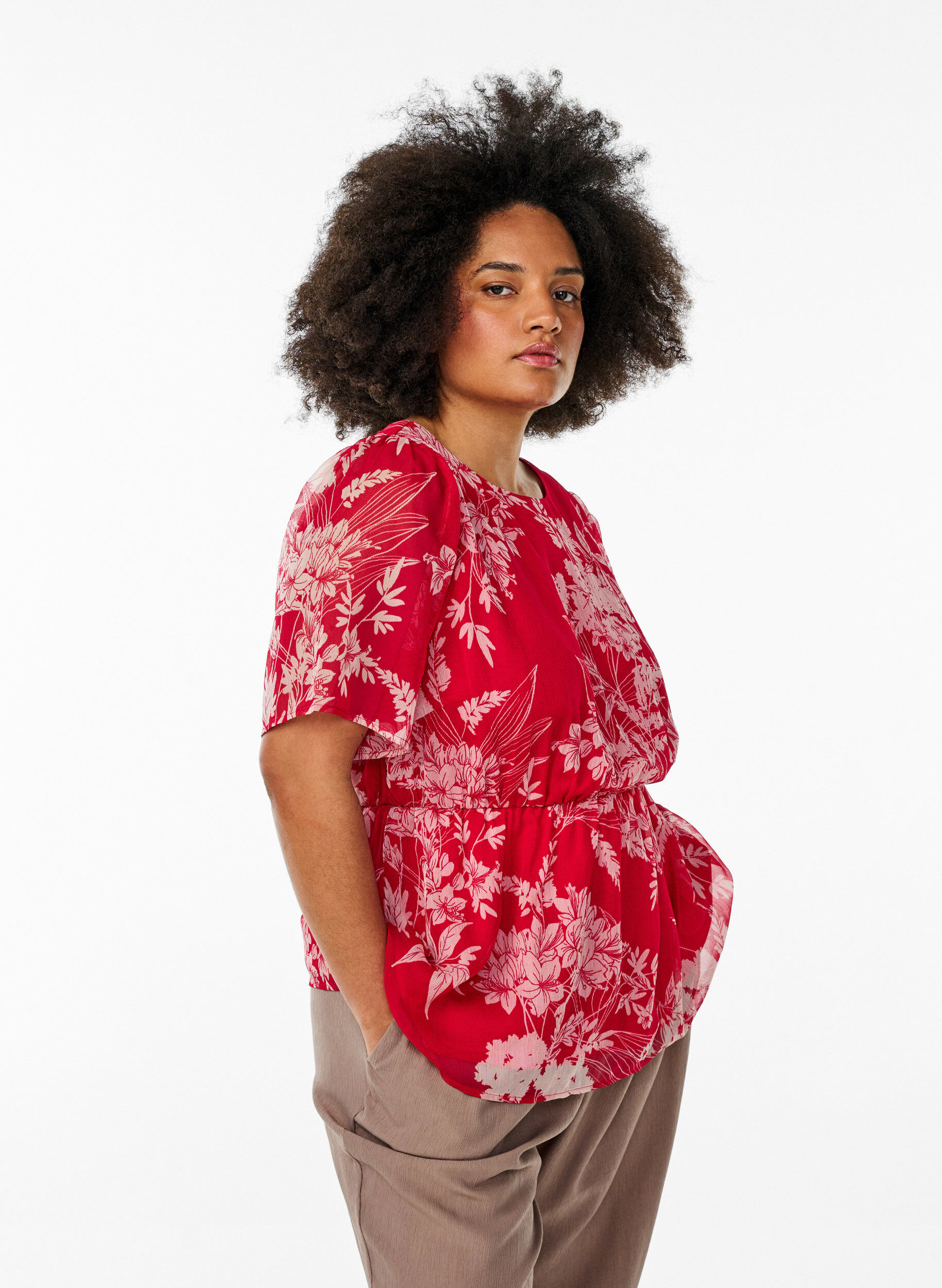 Zizzi Chemisier en mousseline floral avec taille &eacute;lastique, Rouge, Model image number 0