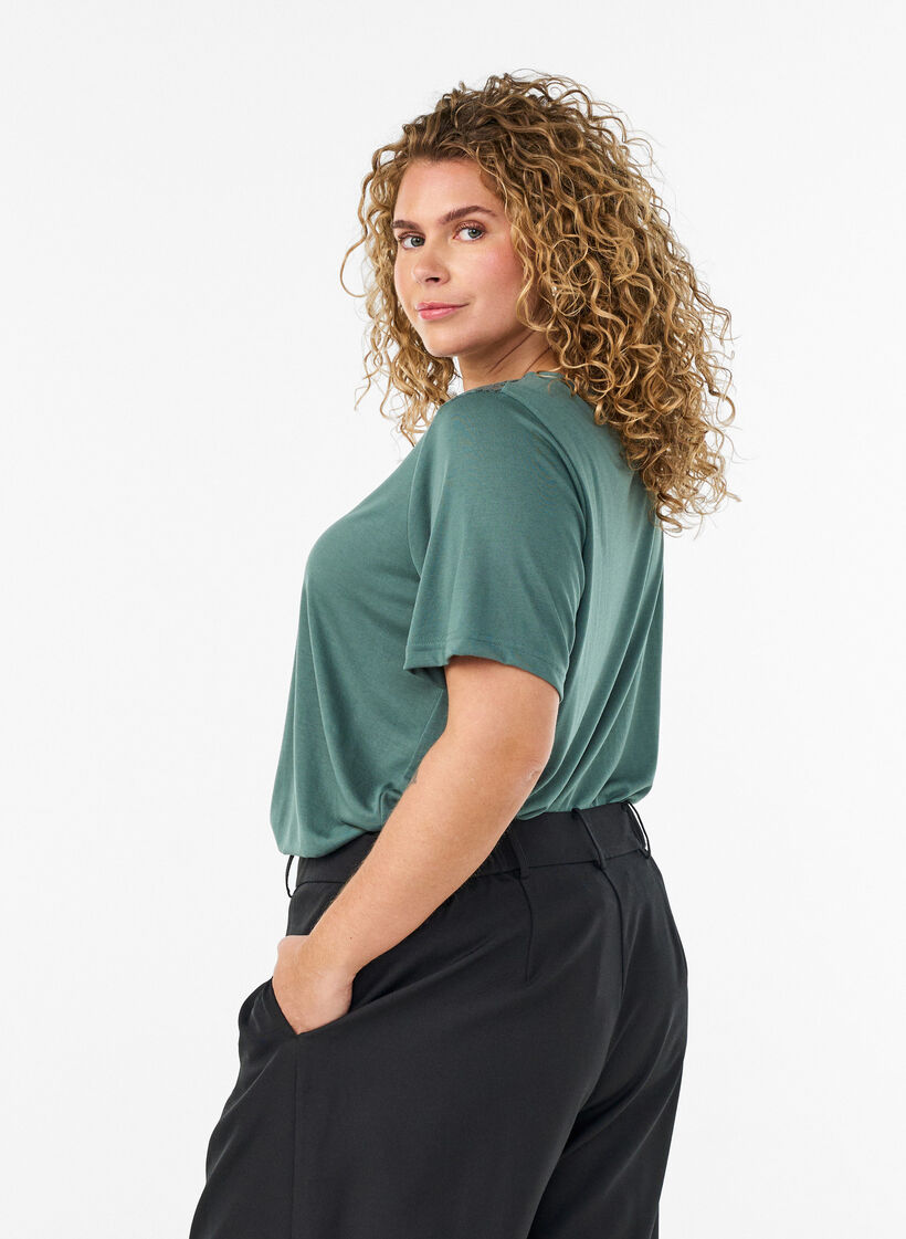 Blouse avec empi&egrave;cement en dentelle et manches ballon, Vert, Model image number 2