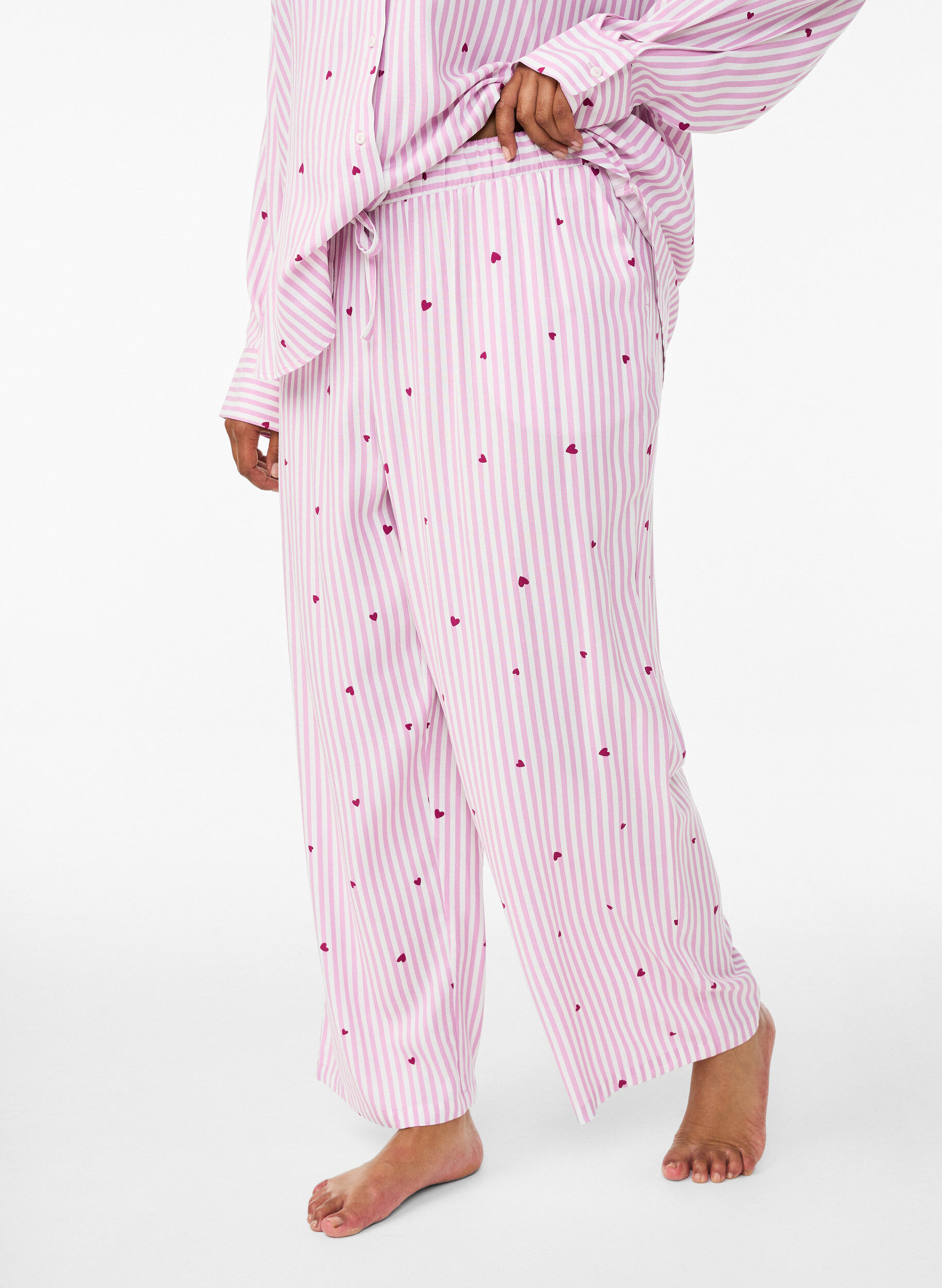 ZizziPantalon de nuit ample &agrave; rayures et c&oelig;urs, Rose, Model image number 2