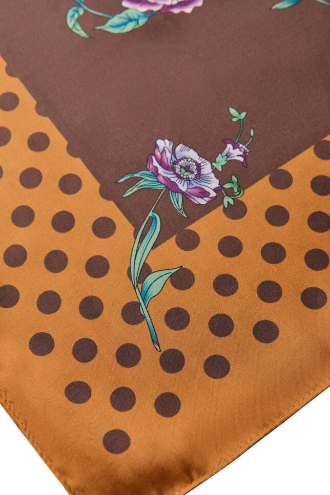 Foulard carr&eacute; &agrave; l&rsquo;aspect satin avec un motif, Marron, Packshot