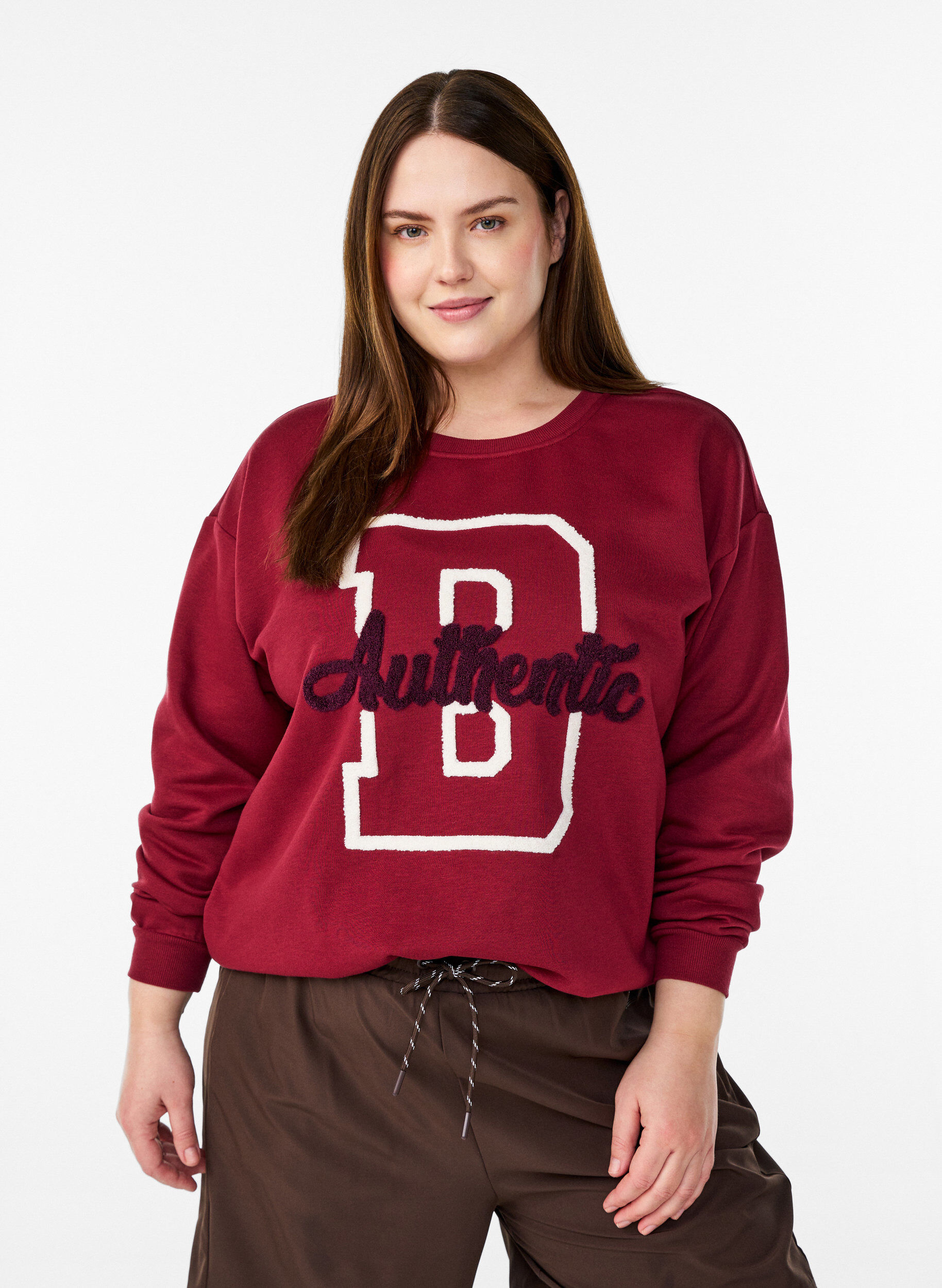 Sweat avec inscription en bouclette, Bordeaux fonc&eacute;, Model