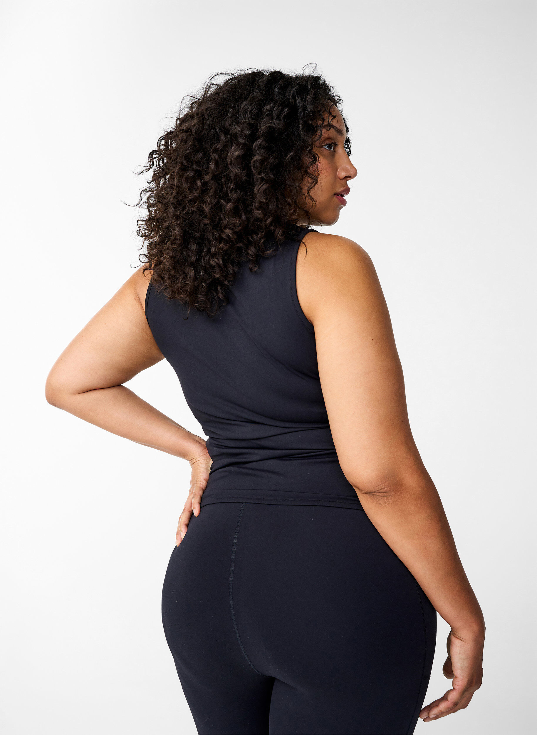 Zizzi Haut d'exercice ajust&eacute; avec bord int&eacute;rieur en silicone, Black, Model image number 1