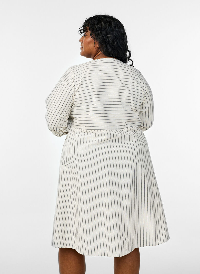 Robe à mi-cuisse avec rayures et manches 3/4, Vanille, Model image number 2