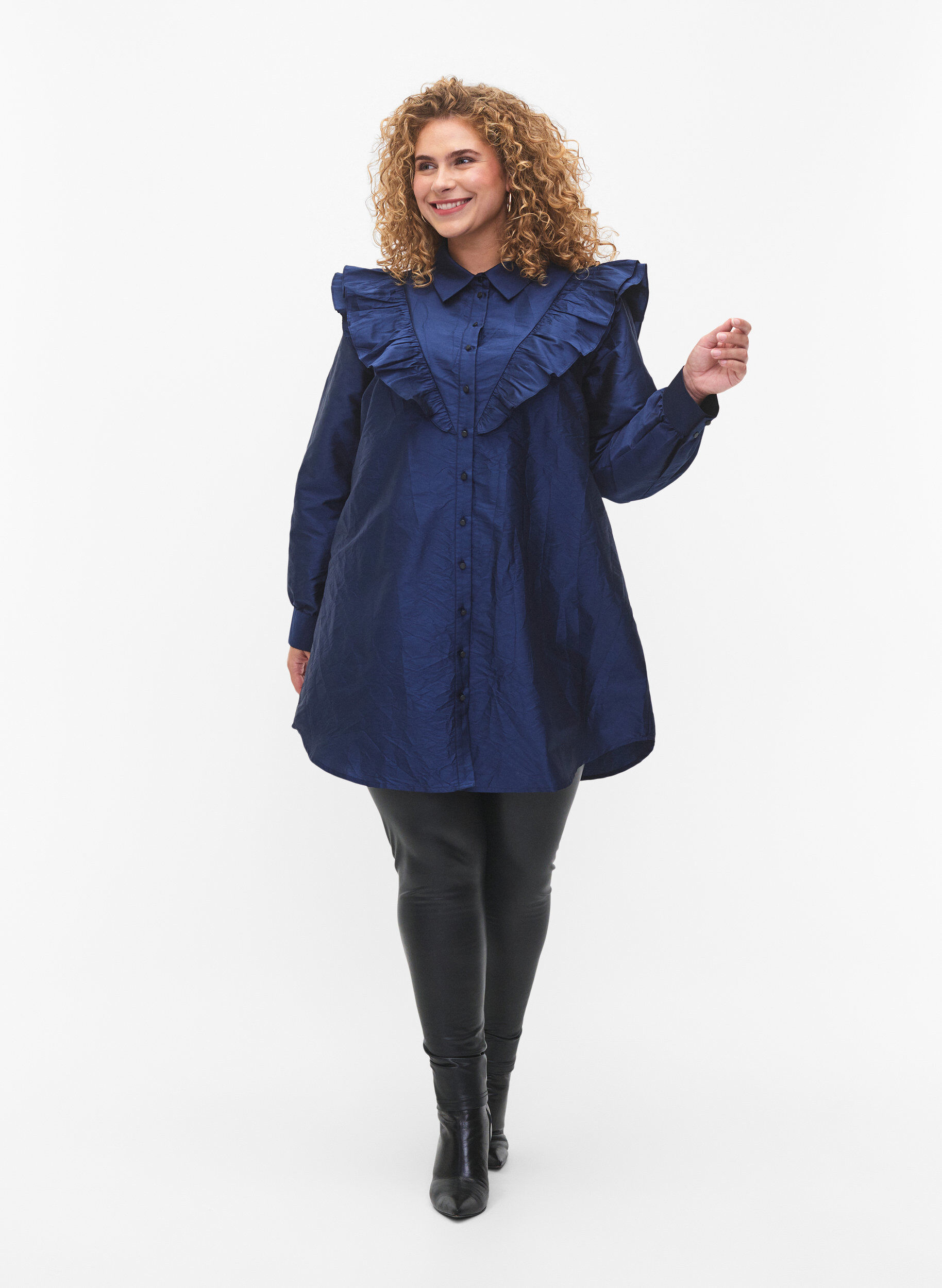 Zizzi Chemise de couleur unie avec d&eacute;tail en ruban, Titan, Model image number 2