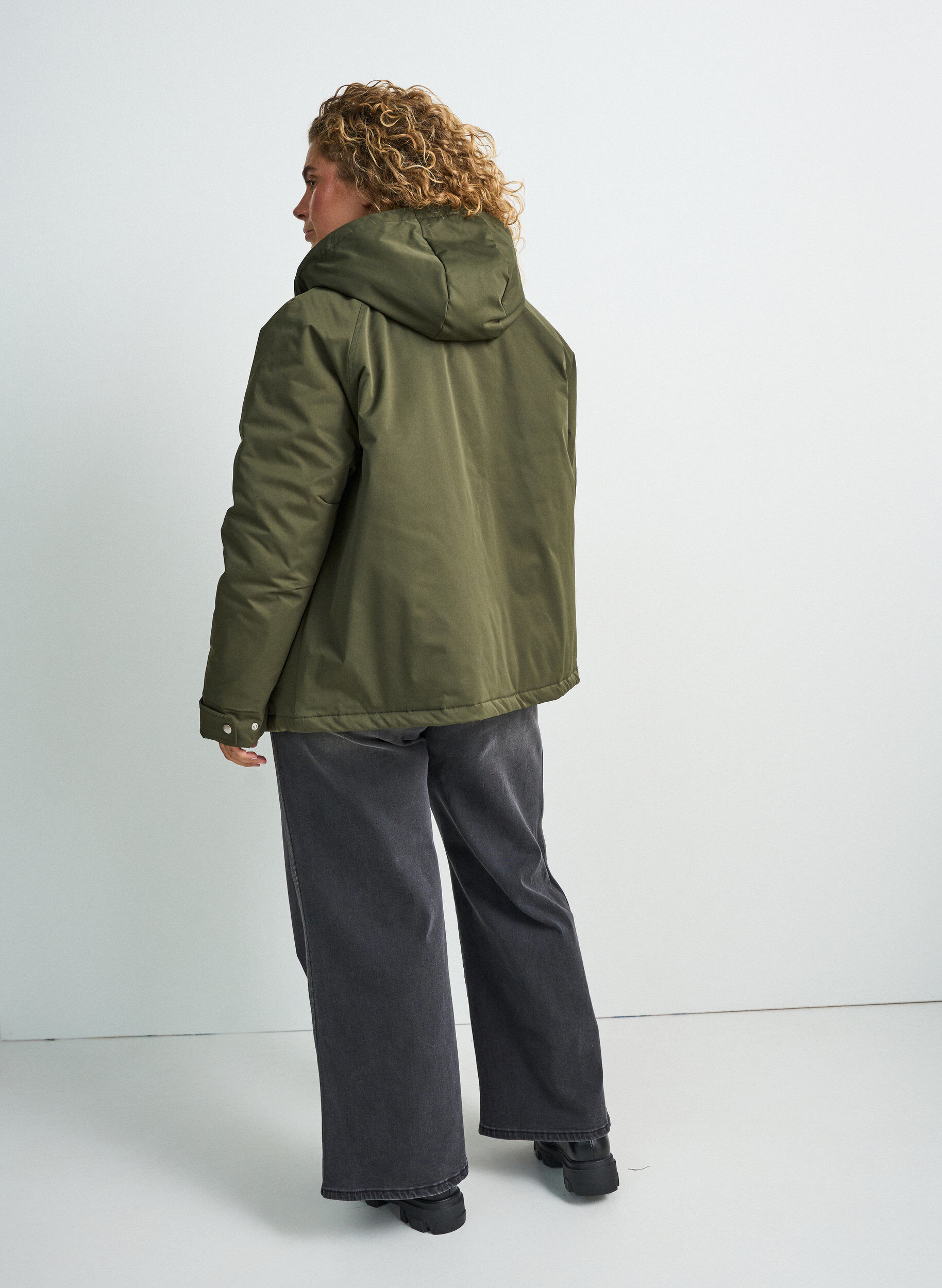 ZizziParka matelass&eacute; avec une capuche amovible, Vert fonc&eacute;, Model image number 2