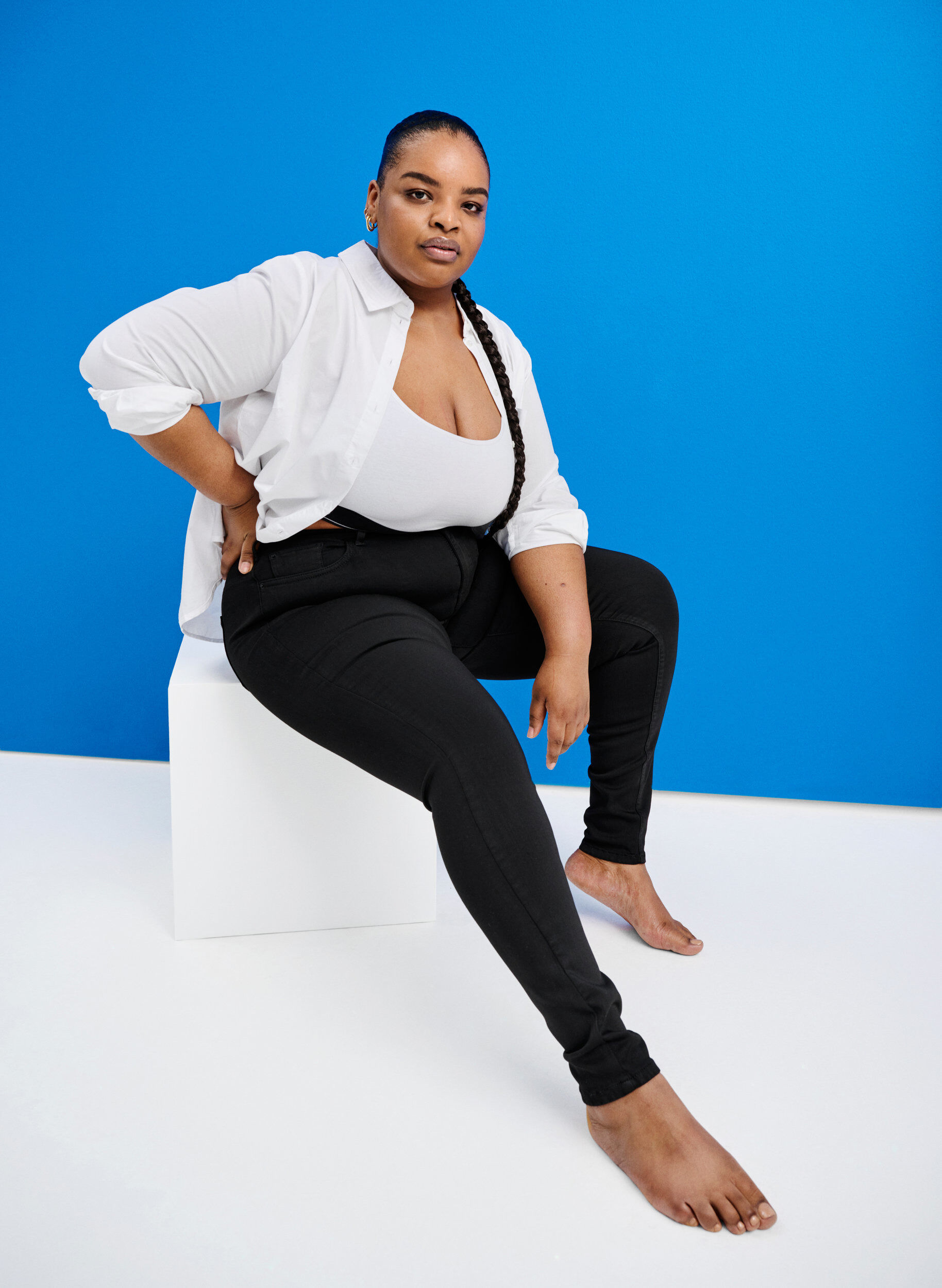 Zizzi Jeans Amy taille haute, &eacute;clat de la couleur noire garanti, Noir, Image image number 0