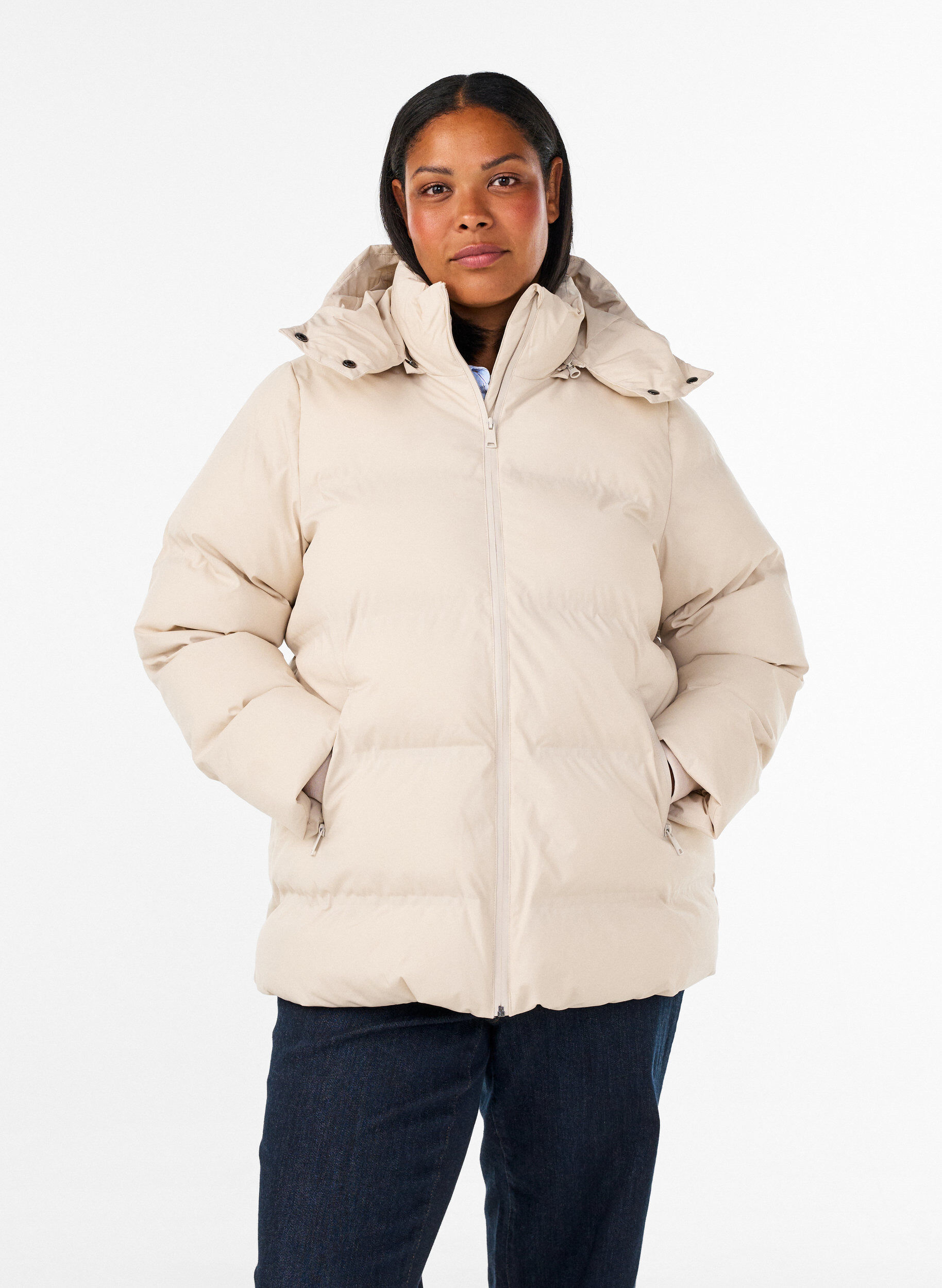 Doudoune courte avec capuche amovible, Vanille, Model
