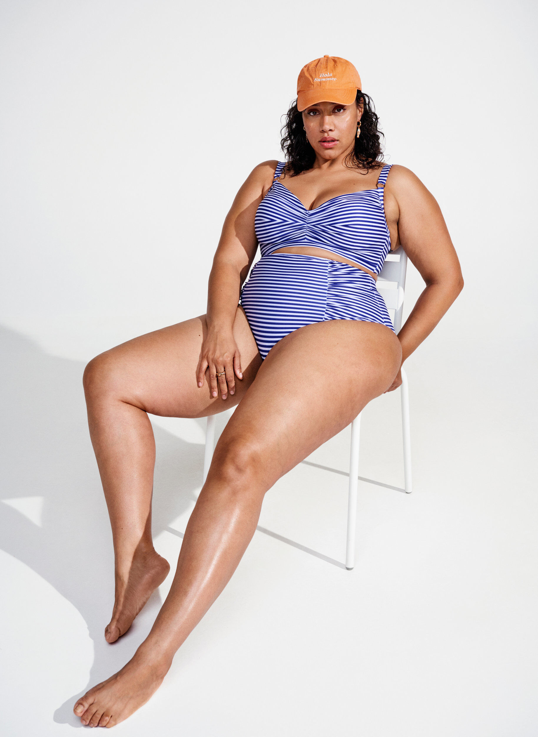 Zizzi Bas de bikini &agrave; ray&eacute;e avec taille haute, Bleu, Image image number 0