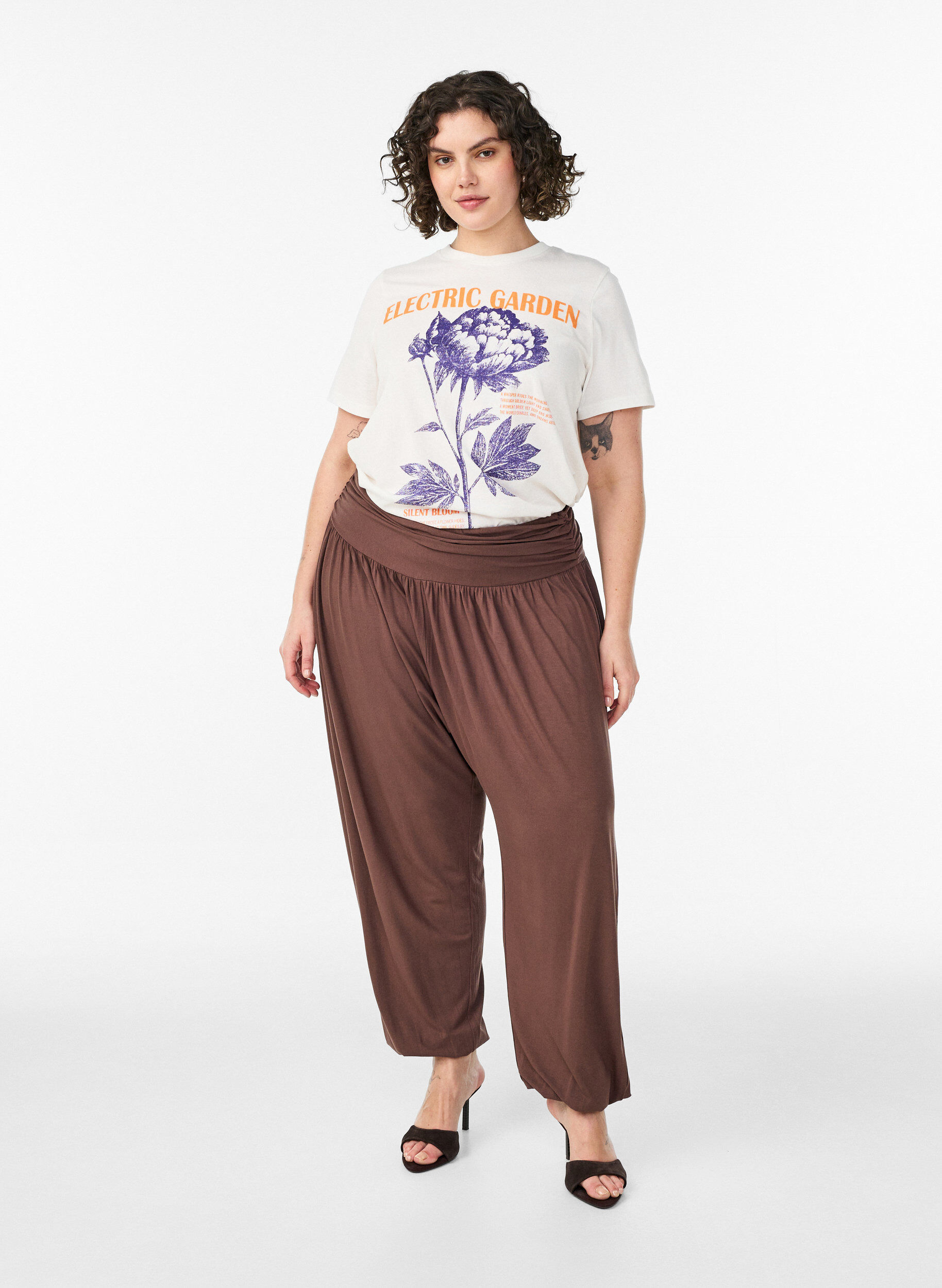 Zizzi Pantalon sarouel ample, Marron, Model image number 0
