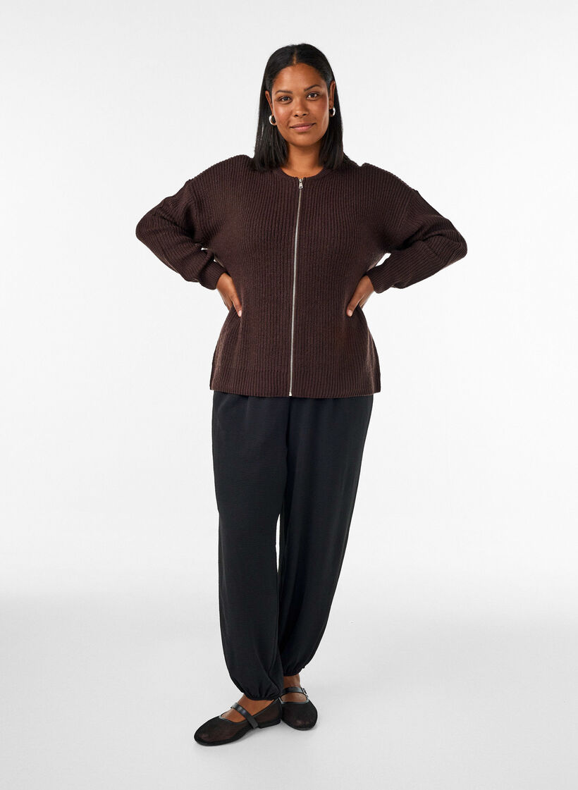 Cardigan en maille avec zip, Marron, Model image number 1