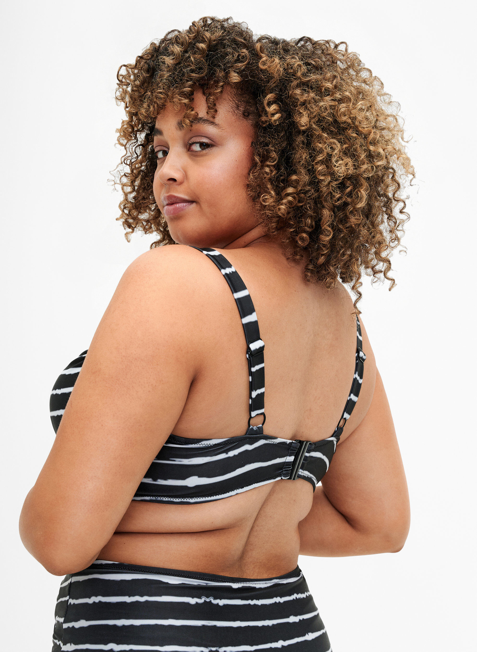 Zizzi Soutien-gorge de bikini imprim&eacute; avec armature, Black White Stripe, Model image number 1
