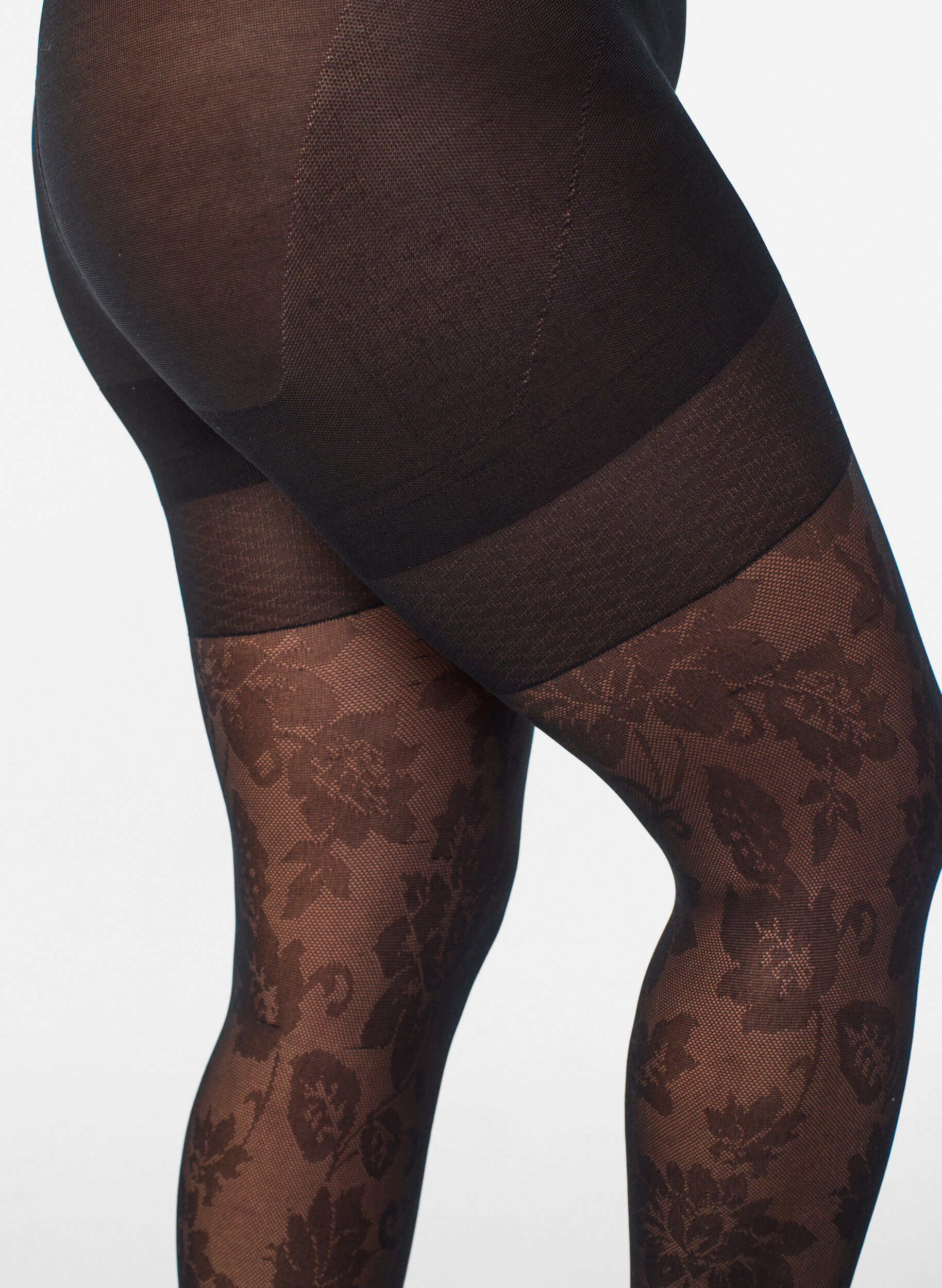 Zizzi Collants &agrave; motif floral avec effet push-up - 50 deniers, Noir, Model image number 2