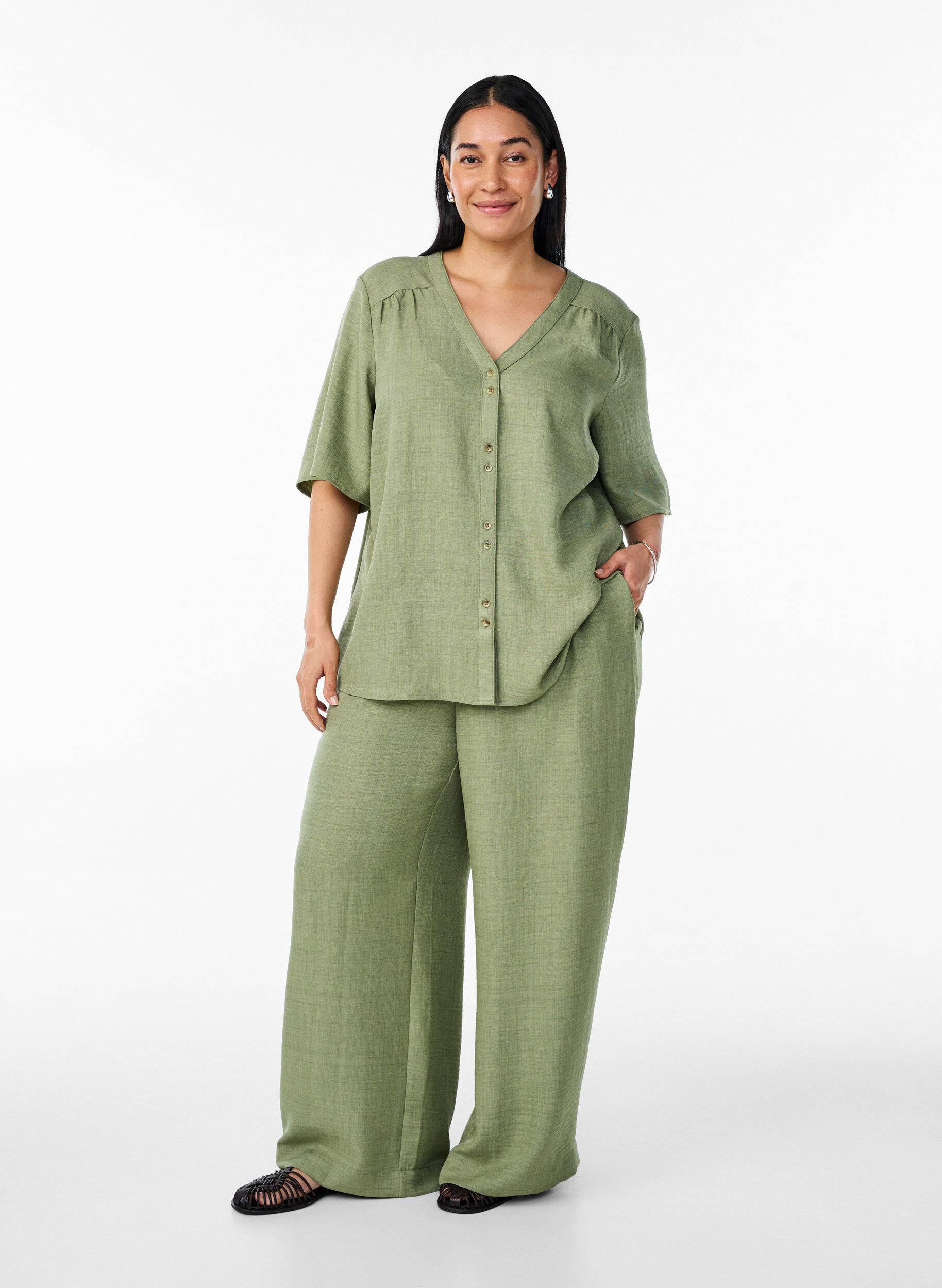 ZizziPantalon ample avec ceinture &eacute;lastique et poches, Vert, Model image number 0
