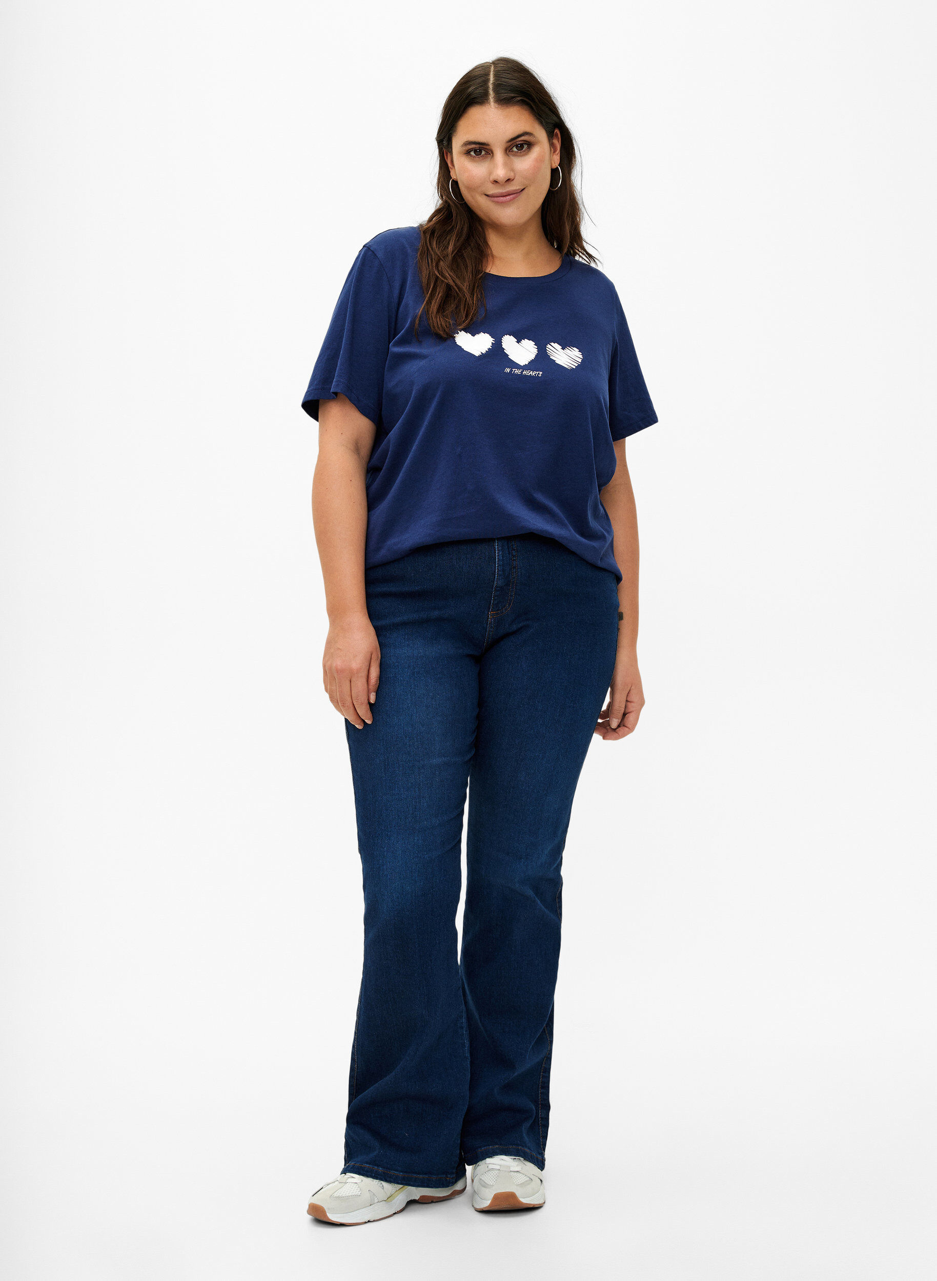 Zizzi T-shirt en coton &agrave; col ras du cou avec impression, Medieval B.W. Hearts, Model image number 2