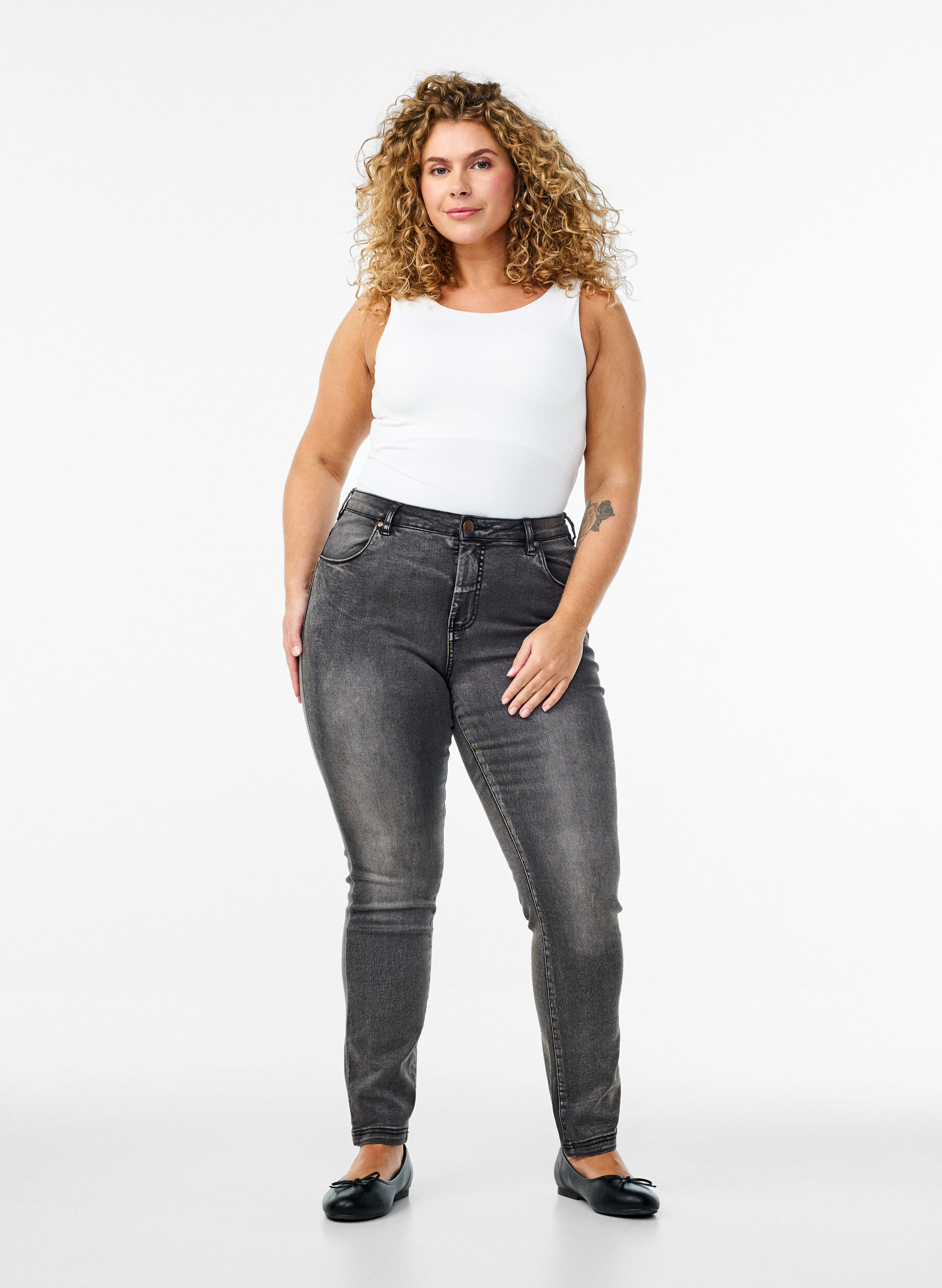 Jeans Emily Slim fit &agrave; taille r&eacute;guli&egrave;re, Gris anthracite, Model