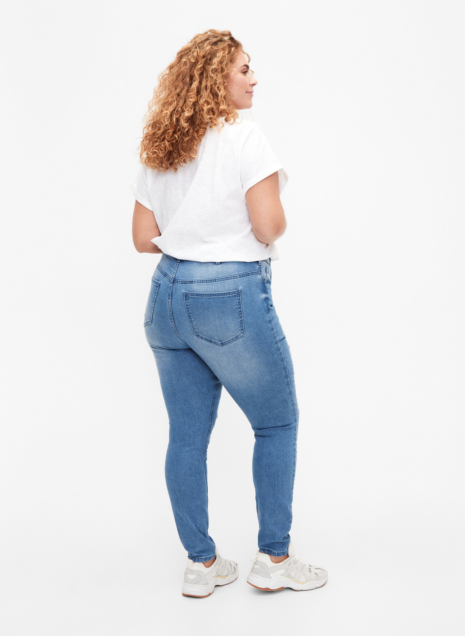 Zizzi Jeans Amy avec une coupe super slim et des d&eacute;tails d&eacute;chir&eacute;s, Bleu, Model image number 1