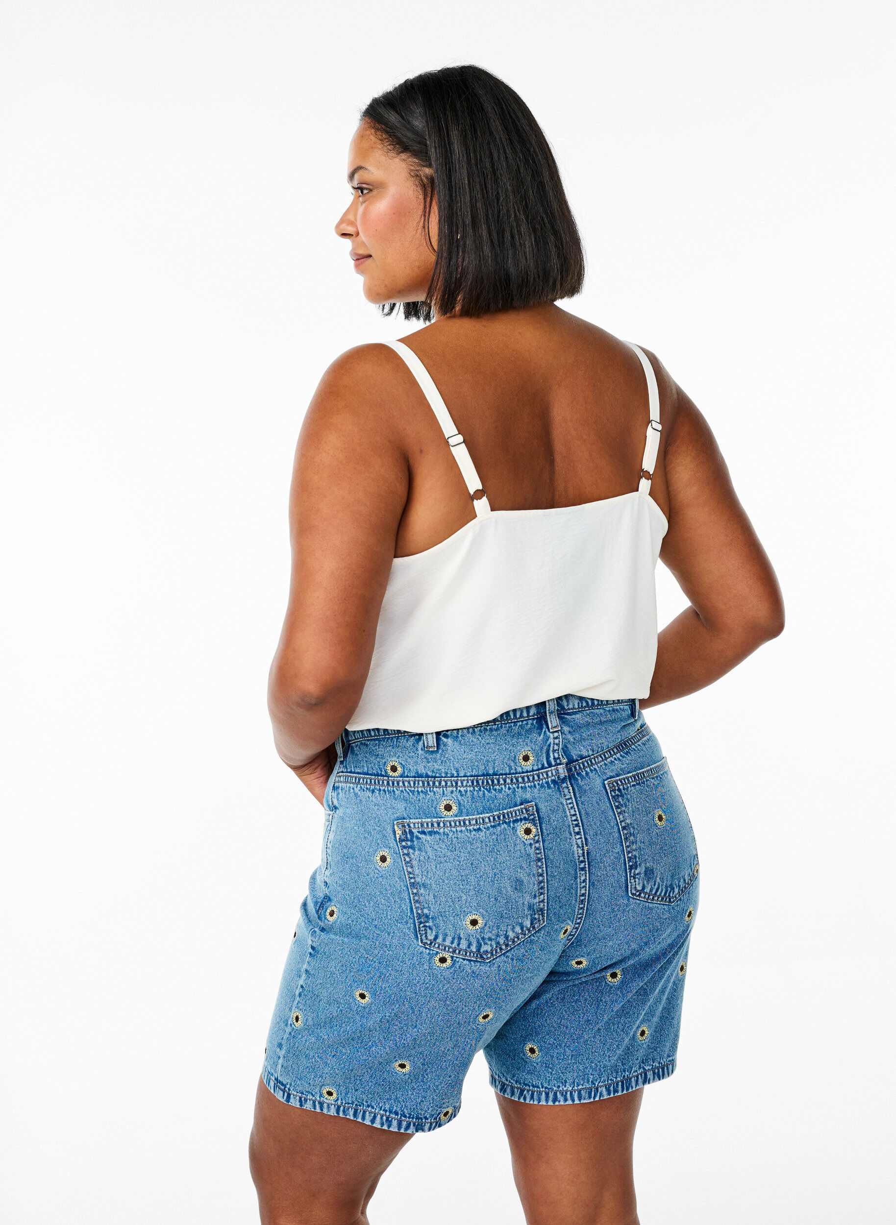 ZizziShorts en jean avec des fleurs brod&eacute;es, Bleu Clair, Model image number 1