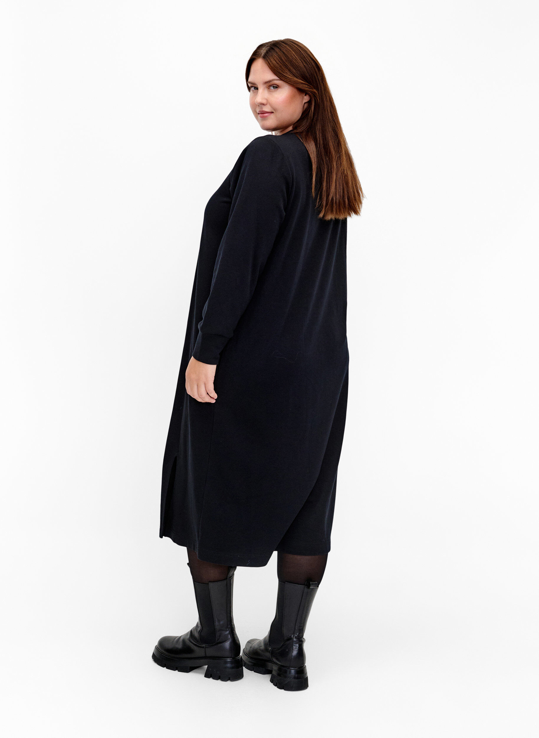 Zizzi Robe pull en coton avec poches, Noir, Model image number 1