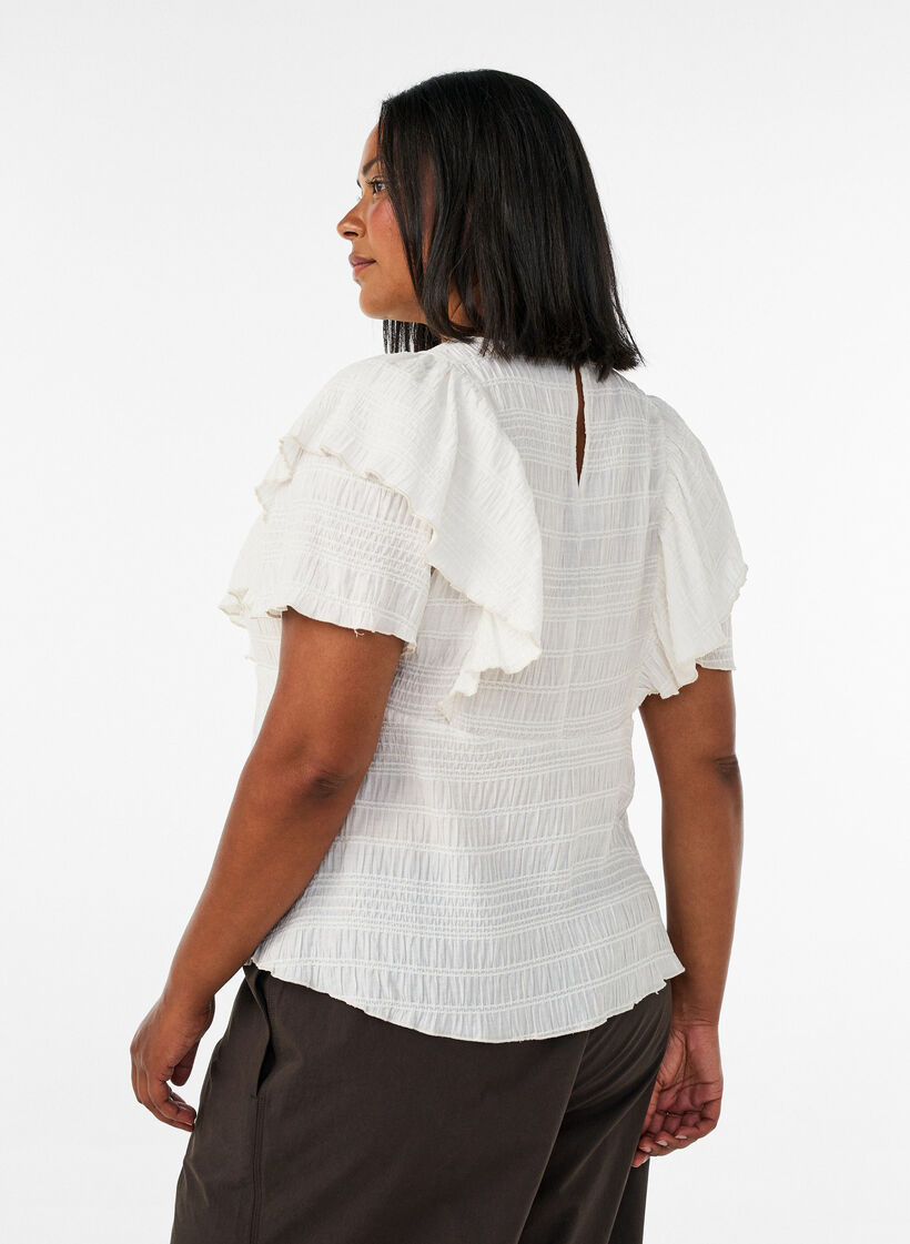 Blouse avec texture smock&eacute;e et manches &agrave; volants, Vanille, Model image number 2