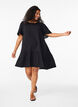 Robe &agrave; manches courtes en coton &agrave; une coupe &eacute;vas&eacute;e, Noir, Model image number 1