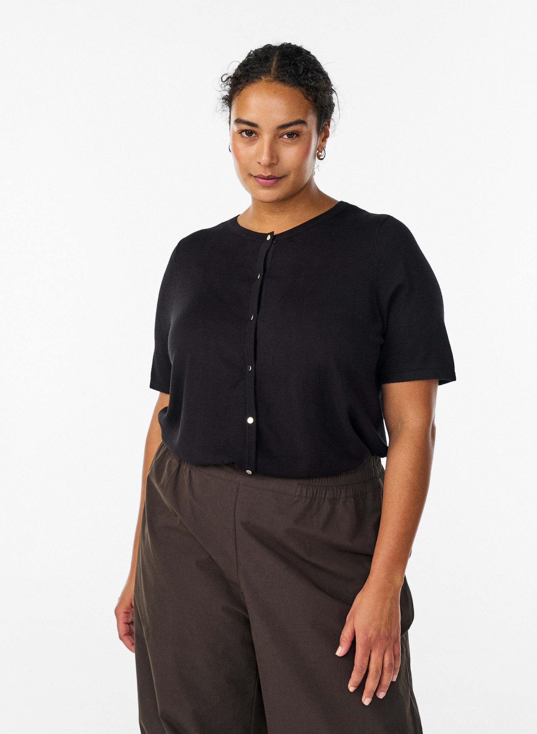 Zizzi Cardigan en maille &agrave; manches courtes en viscose, Noir, Model image number 0