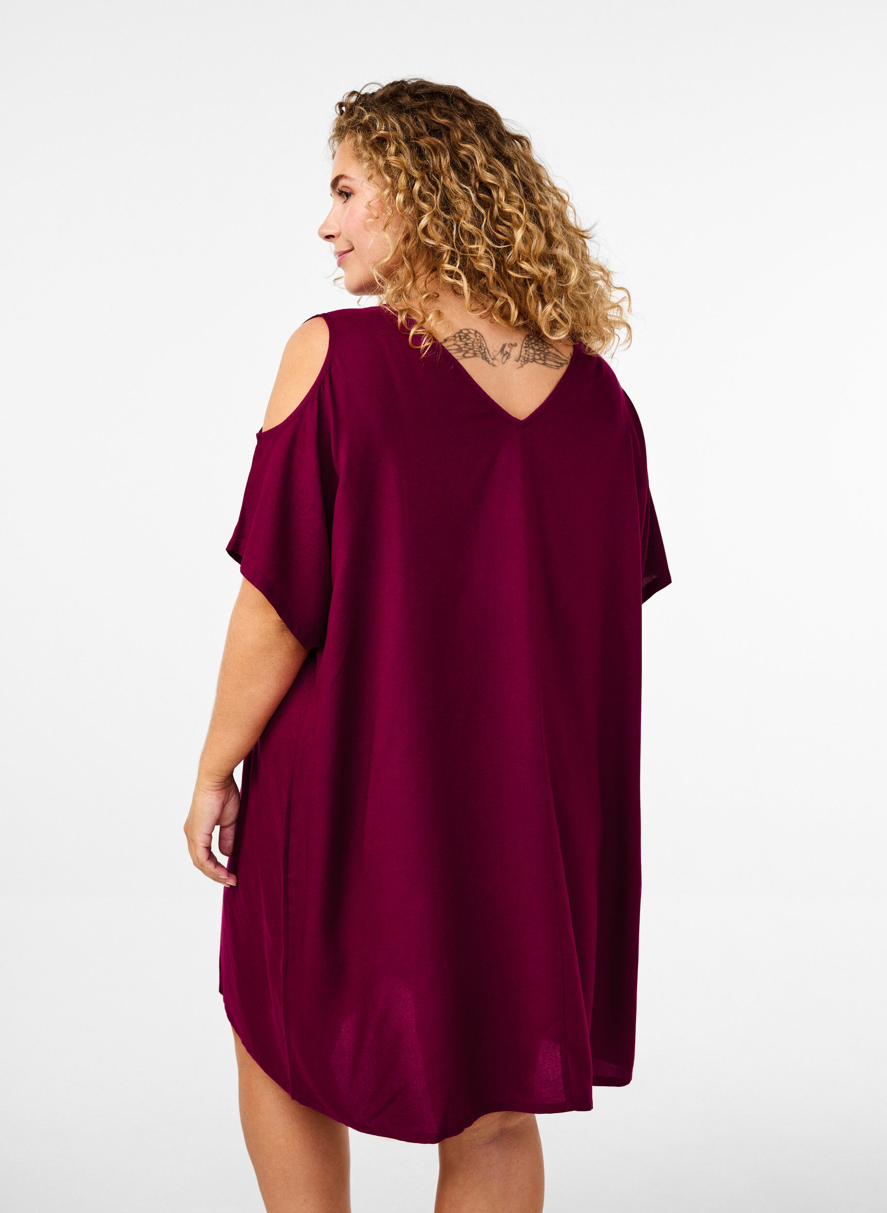 Zizzi Robe de plage en viscose avec d&eacute;tails sur les &eacute;paules, Bordeaux, Model image number 2