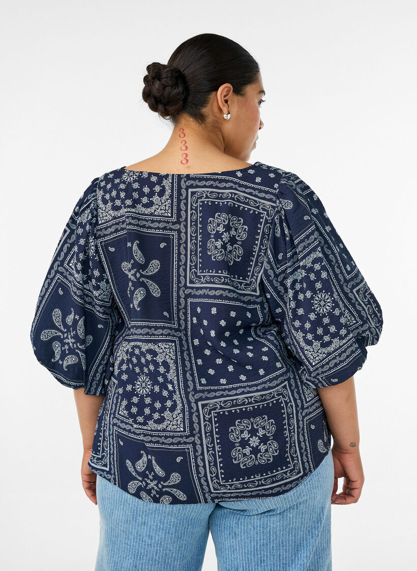 Blouse en viscose &agrave; imprim&eacute; cachemire et manches ballon, Bleu, Model image number 2