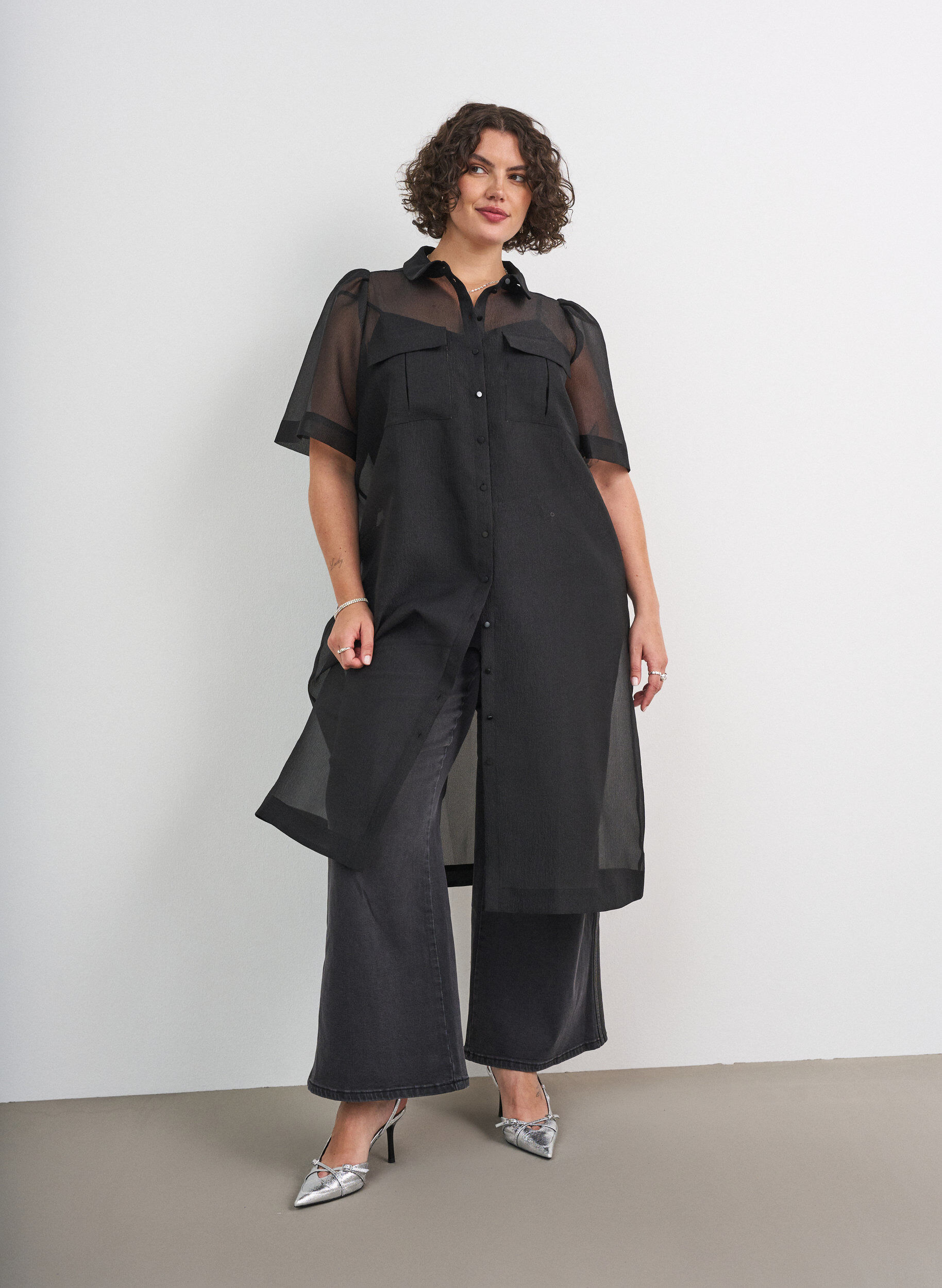 ZizziRobe en organza avec poches poitrine et manches bouffantes, Noir, Model image number 0