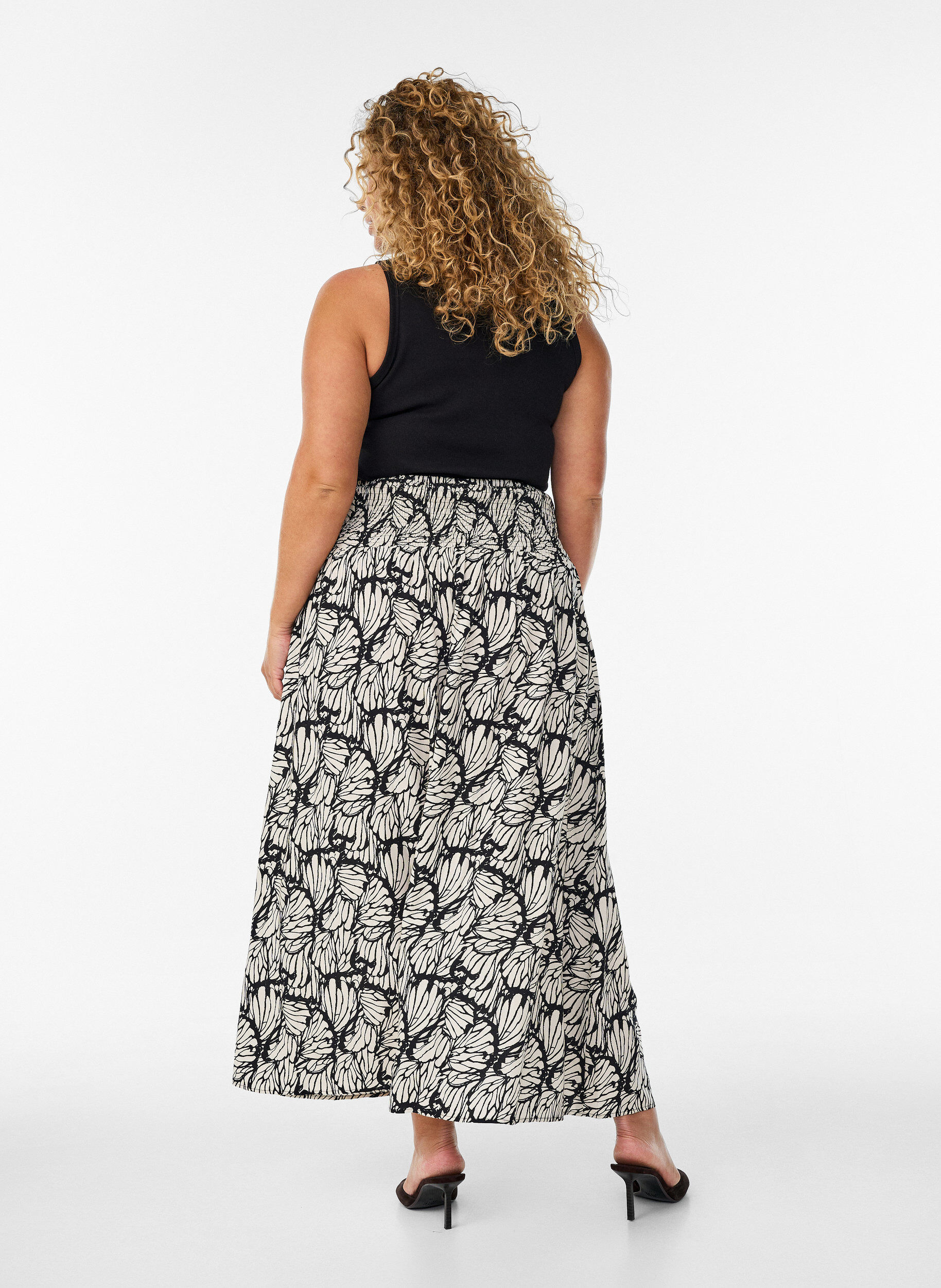 ZizziJupe longue en viscose avec smocks, Noir, Model image number 1