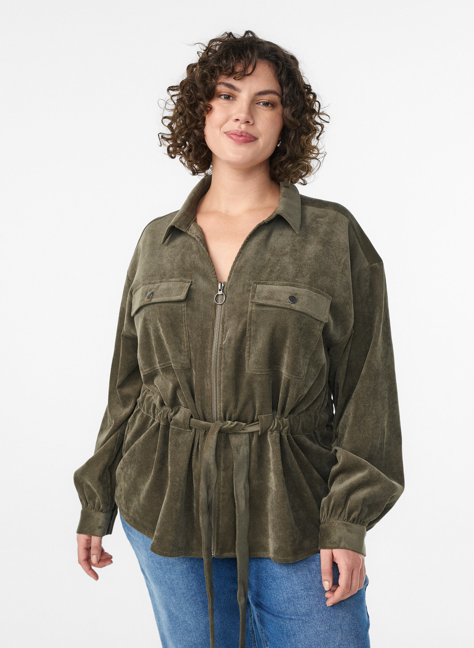 Surchemise en velours c&ocirc;tel&eacute; avec ceinture &agrave; nouer et poches, Vert, Model