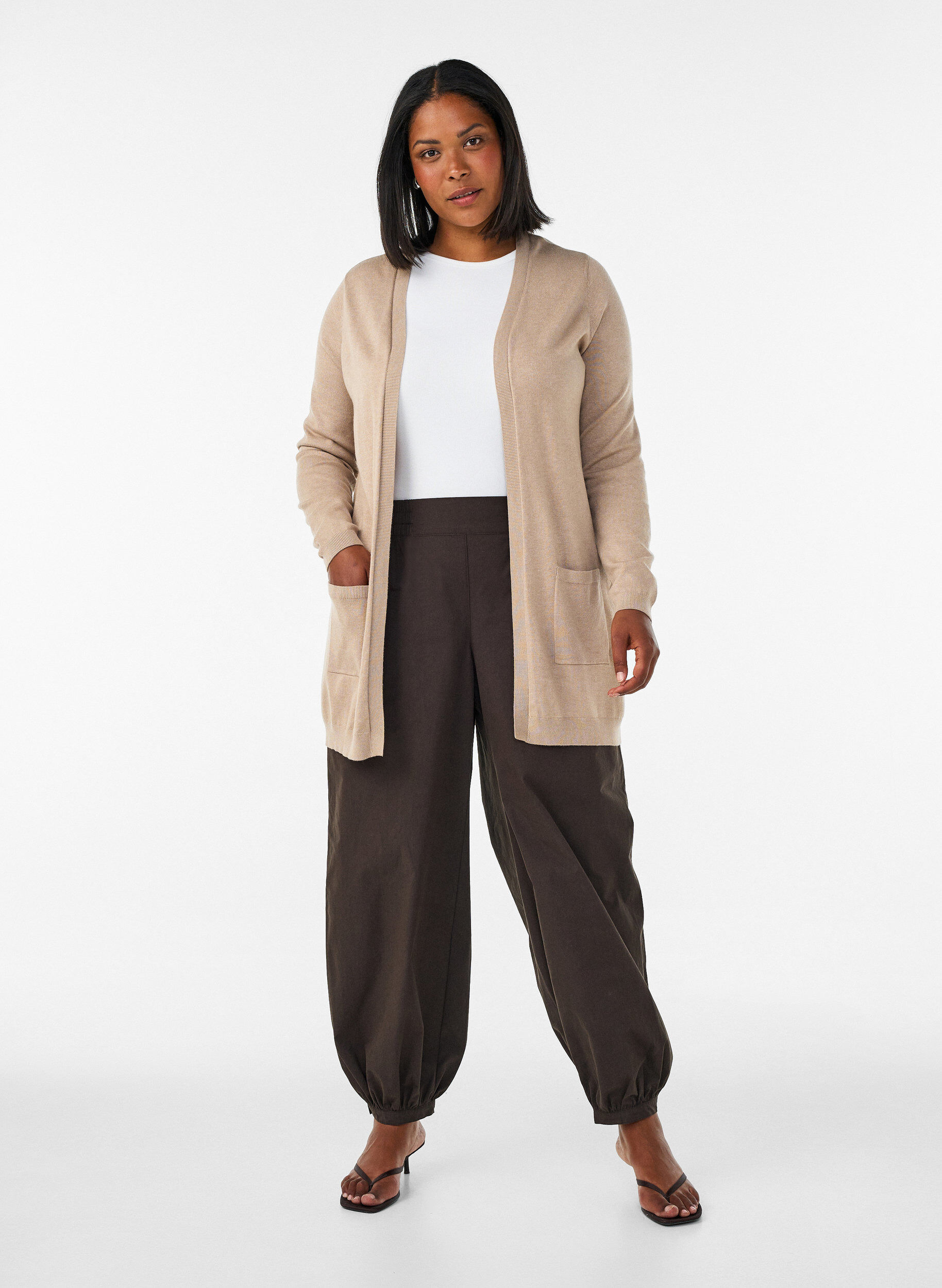 ZizziLong cardigan tricot&eacute; dans un m&eacute;lange de viscose, Beige, Model image number 1