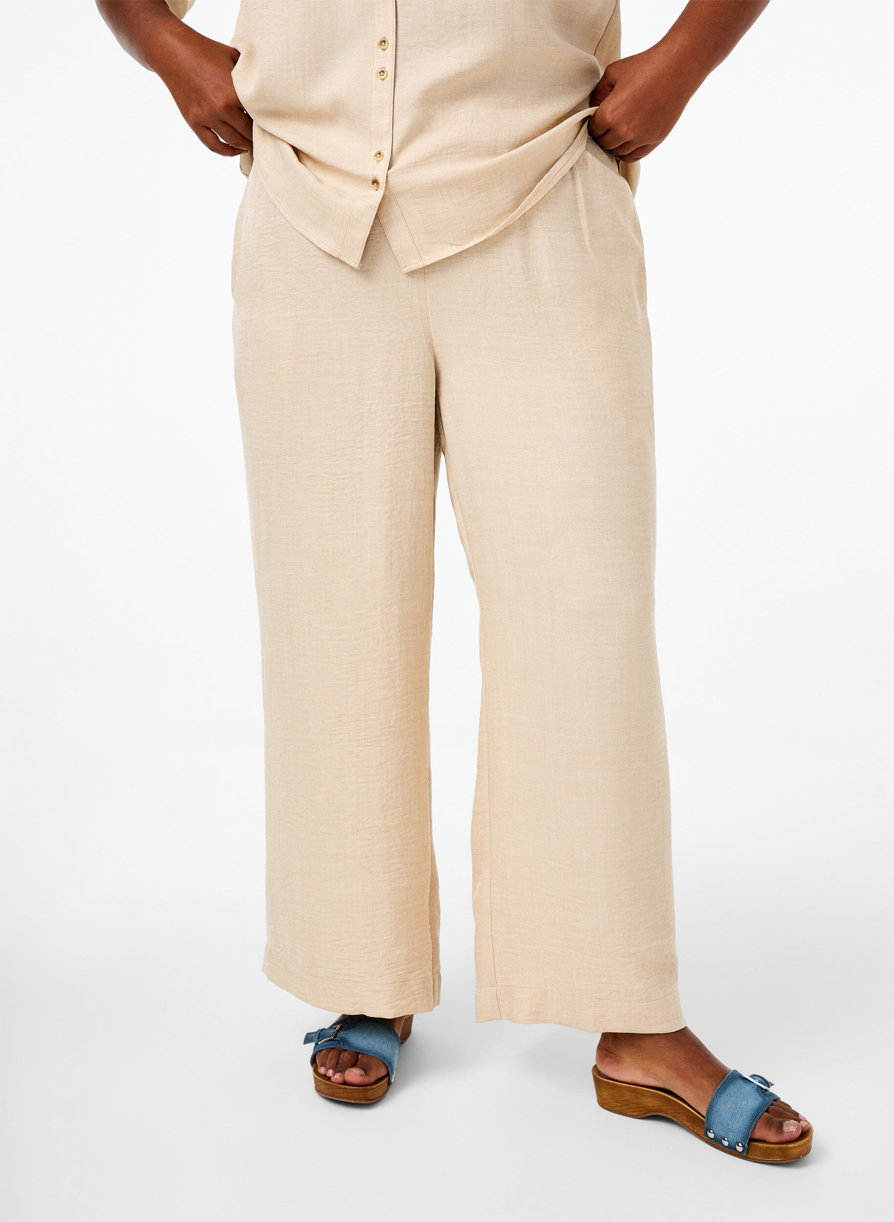 Zizzi Pantalon ample avec ceinture &eacute;lastique et poches, Beige, Model image number 2