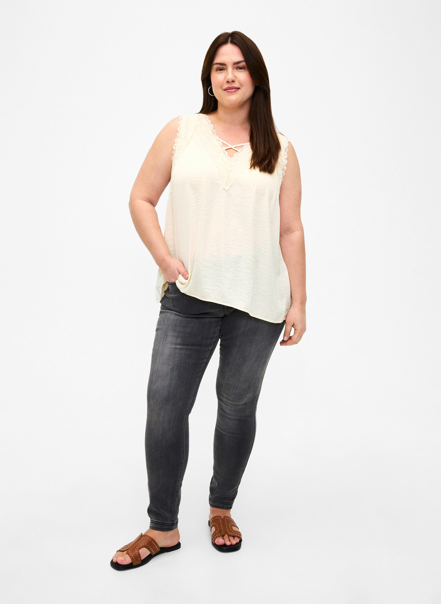Zizzi Haut avec dentelle et d&eacute;tail de croix, White Smoke, Model image number 2
