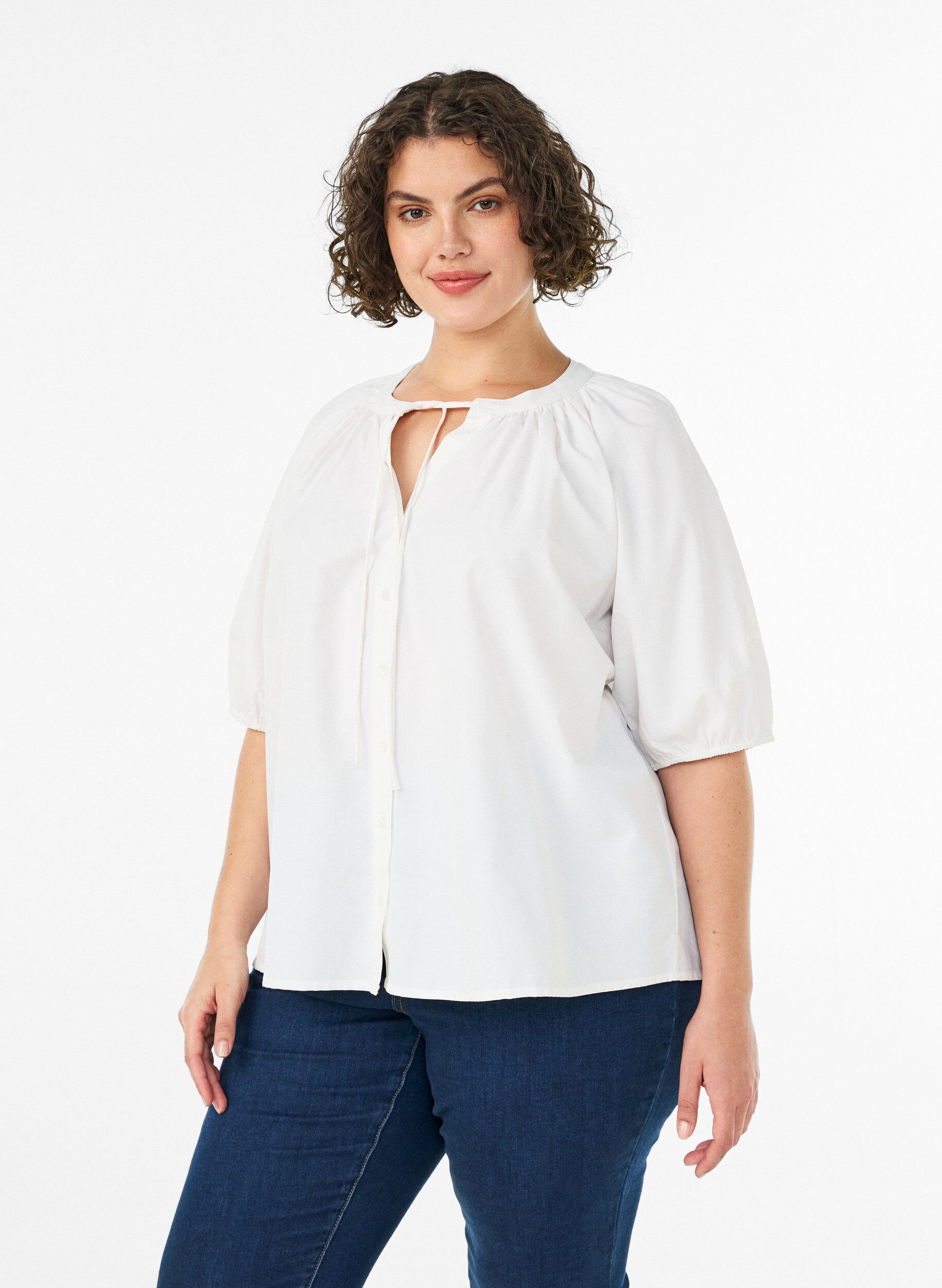 Chemisier avec fermeture boutonn&eacute;e et ceinture &agrave; nouer, Blanc, Model