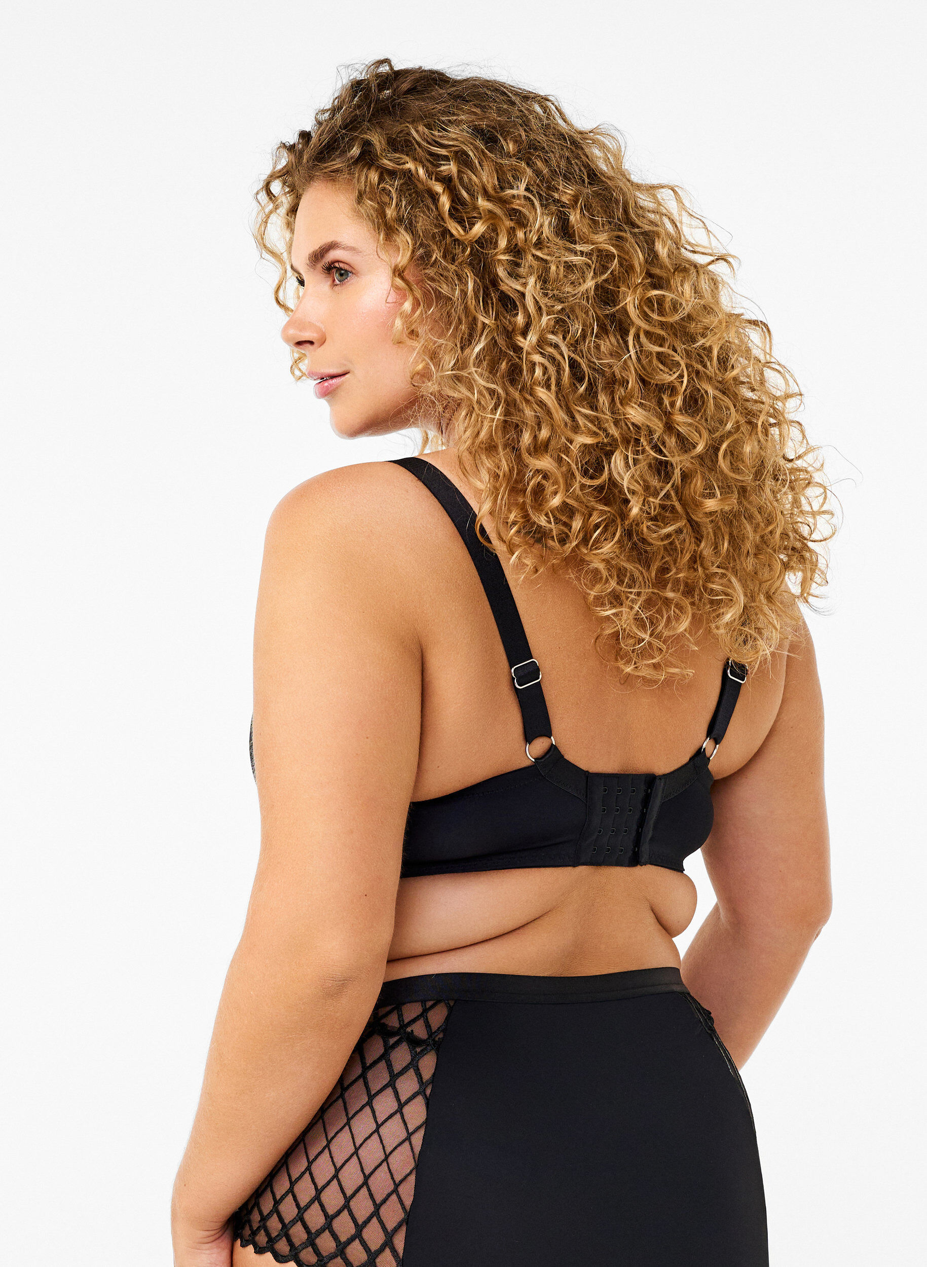 Zizzi Soutien-gorge rembourr&eacute; avec armature et d&eacute;tails en dentelle, Noir, Model image number 1